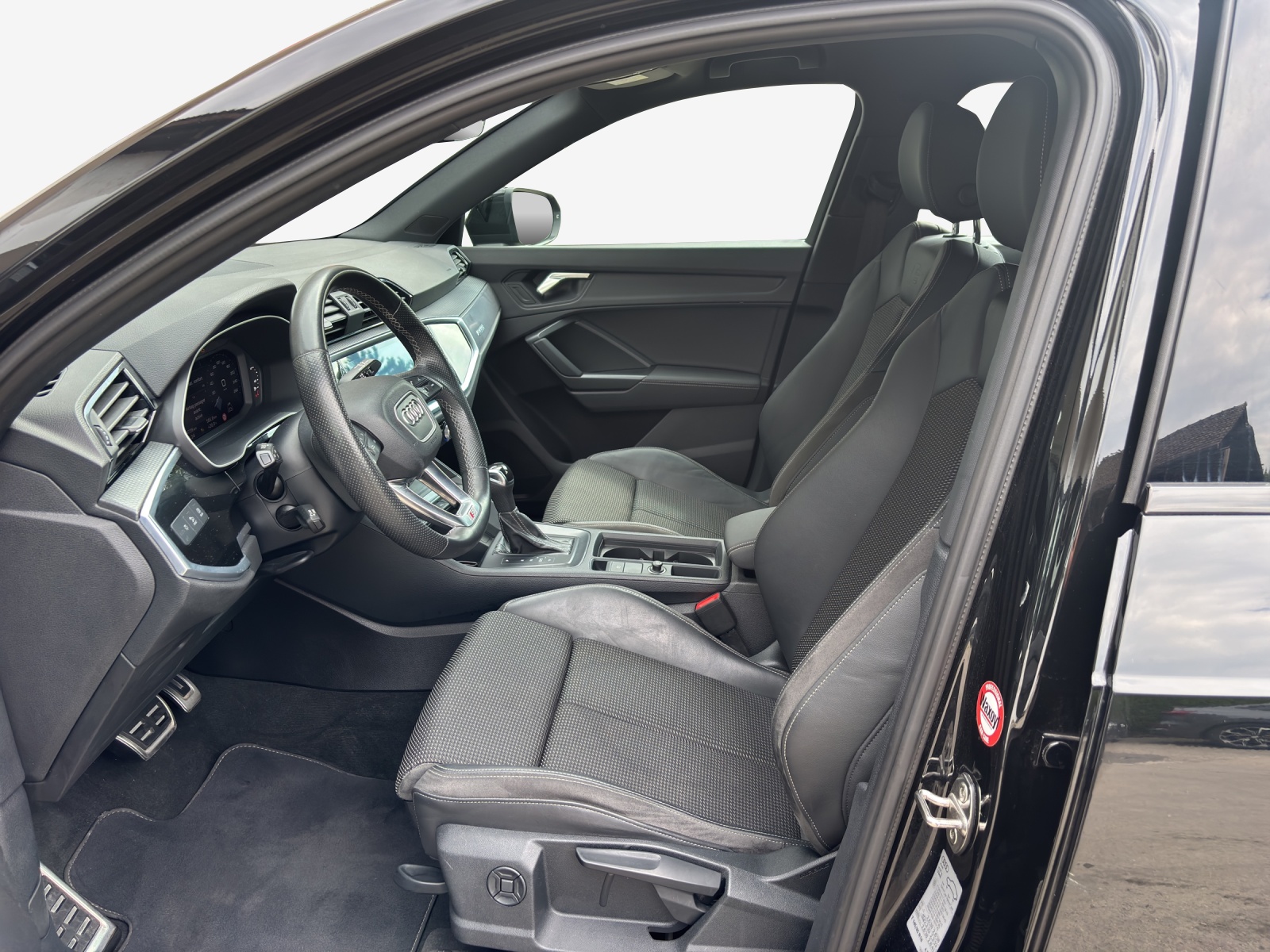 AUDI Q3 40 TFSI S line quattro S-tronic-image-7