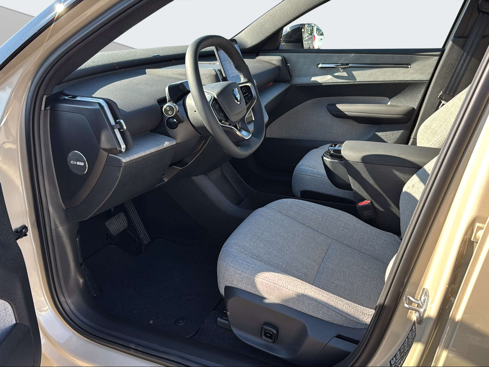 VOLVO EX 30 E60 Twin Ultra Performance AWD-image-9