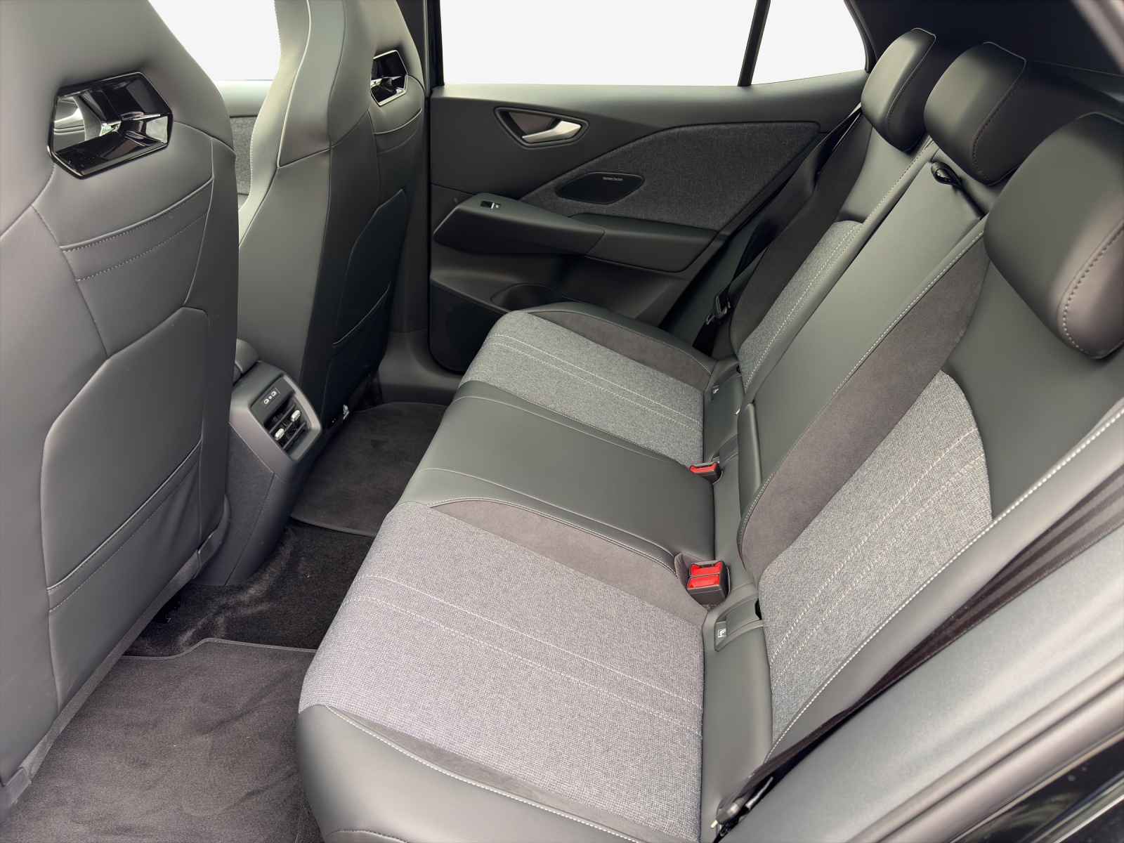 VW ID.3 Neo 79 kWh 231 PS Style-image-11