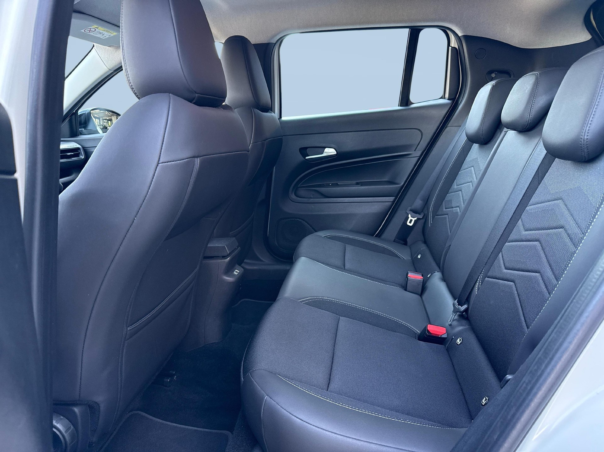 JEEP Avenger Altitude-image-18