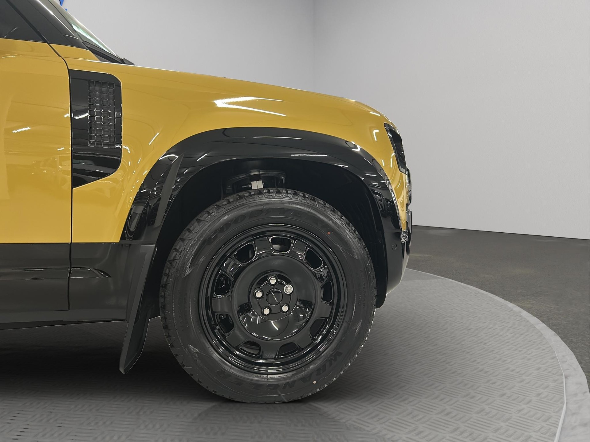 LAND ROVER Defender 110 3.0 D I6 350 Trophy Edition Yellow-image-6