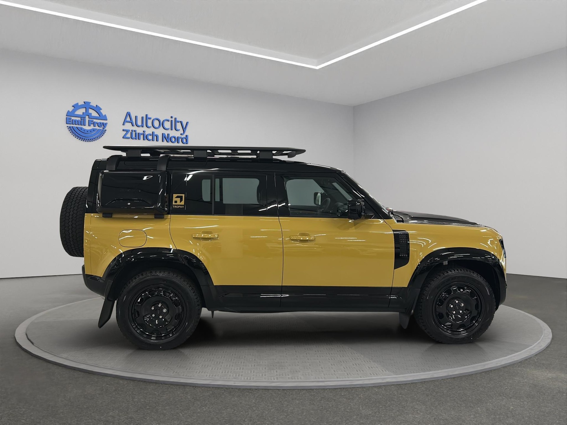 LAND ROVER Defender 110 3.0 D I6 350 Trophy Edition Yellow-image-5