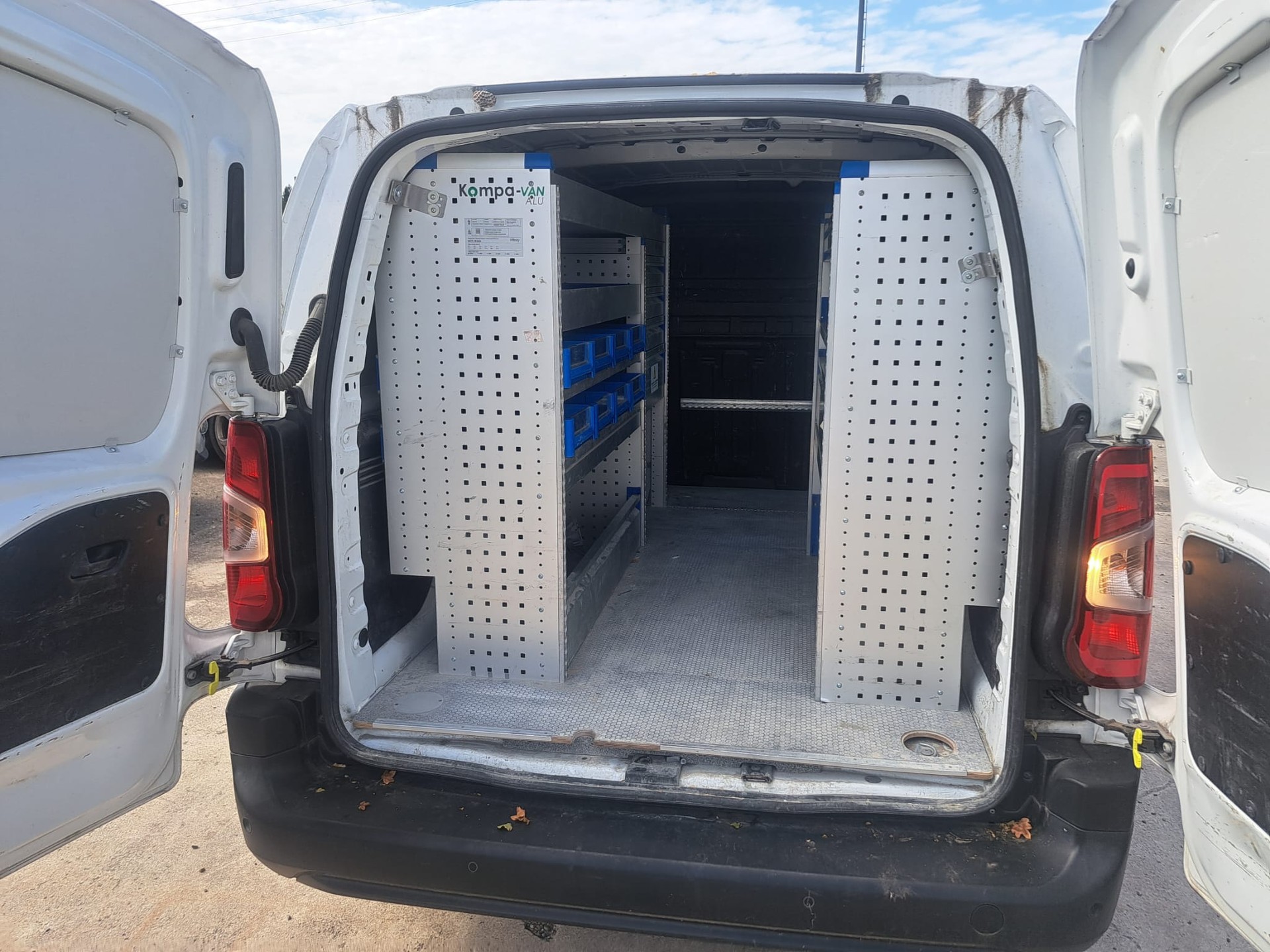 OPEL Combo 1.5 Enjoy s/s Erhöhte Nutzlast A-image-9
