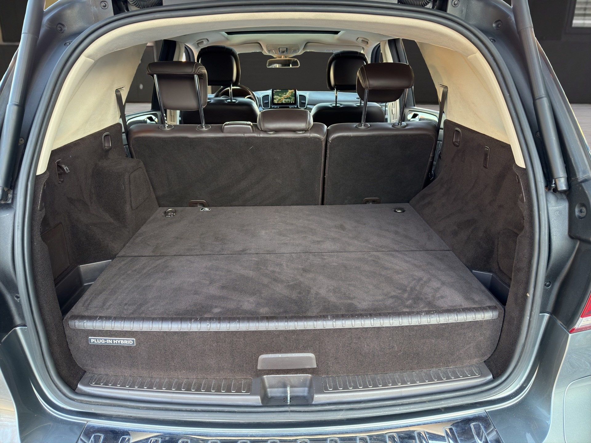 MERCEDES-BENZ GLE 500 e AMG Line 4Matic 7G-Tronic-image-14