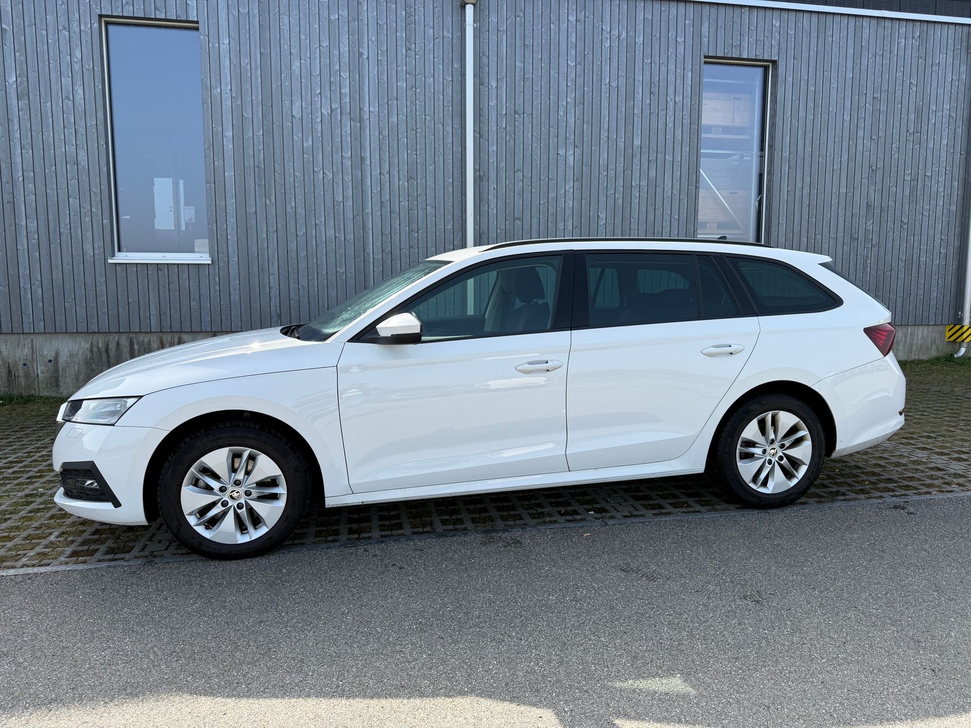 SKODA Octavia Combi 2.0 TDI DSG Ambition 4x4-image-6