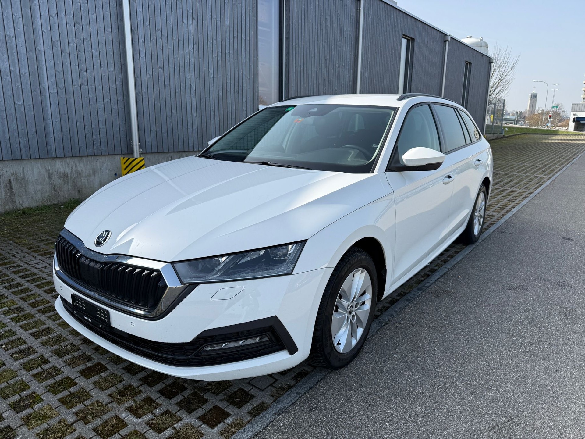 SKODA Octavia Combi 2.0 TDI DSG Ambition 4x4-image-0