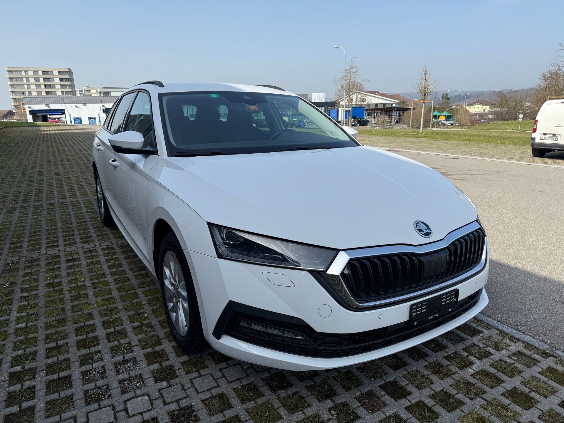 SKODA Octavia Combi 2.0 TDI DSG Ambition 4x4-image-9