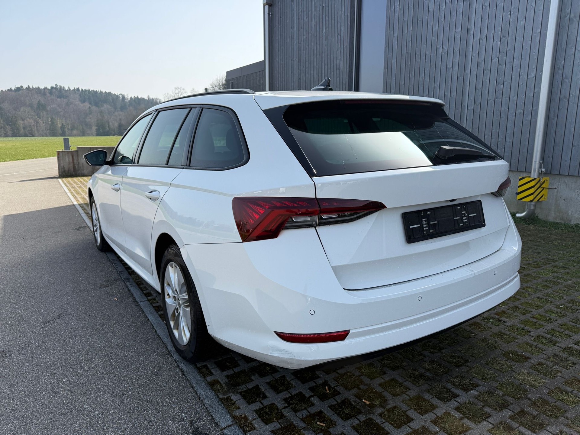 SKODA Octavia Combi 2.0 TDI DSG Ambition 4x4-image-4