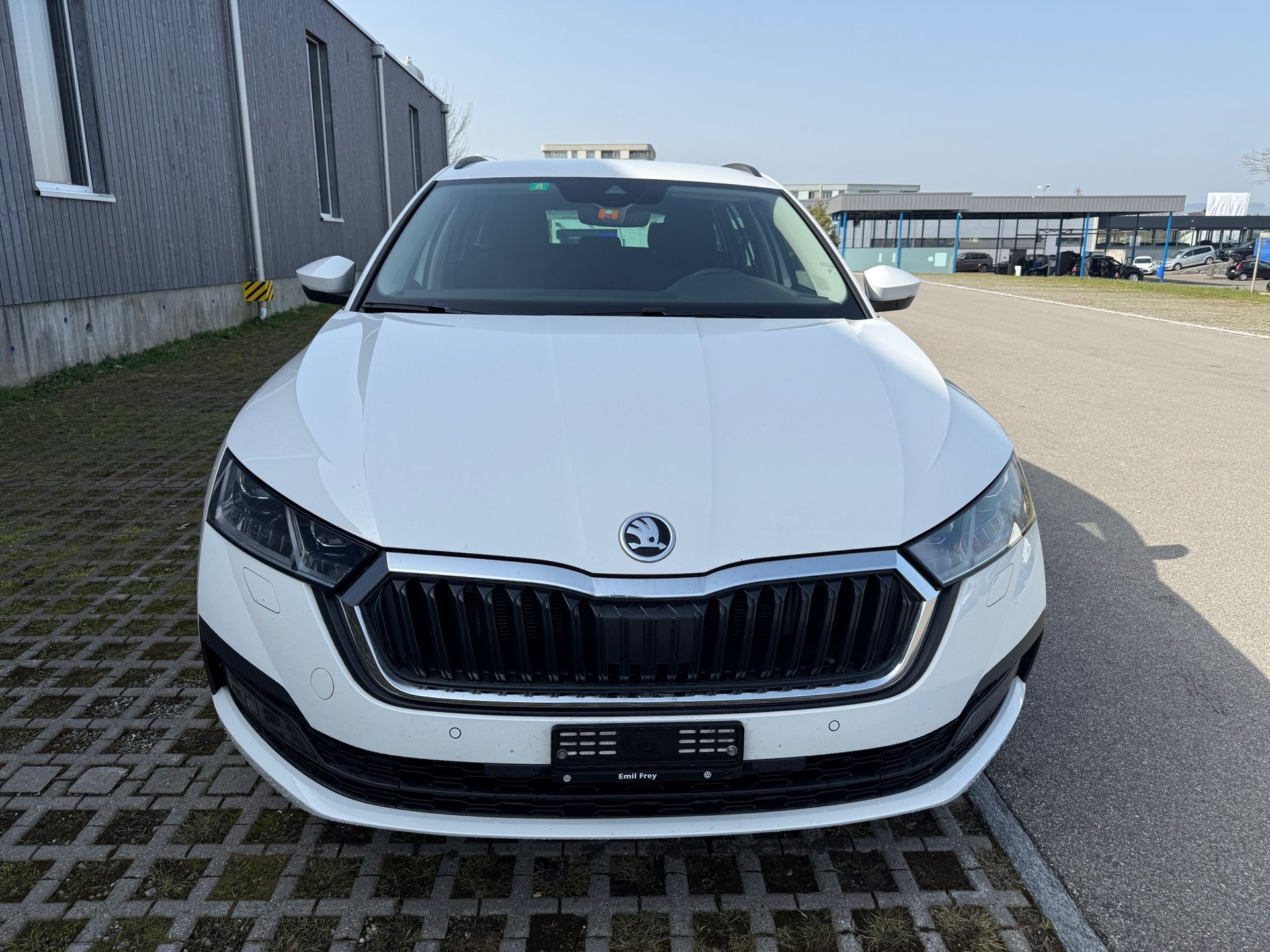 SKODA Octavia Combi 2.0 TDI DSG Ambition 4x4-image-1