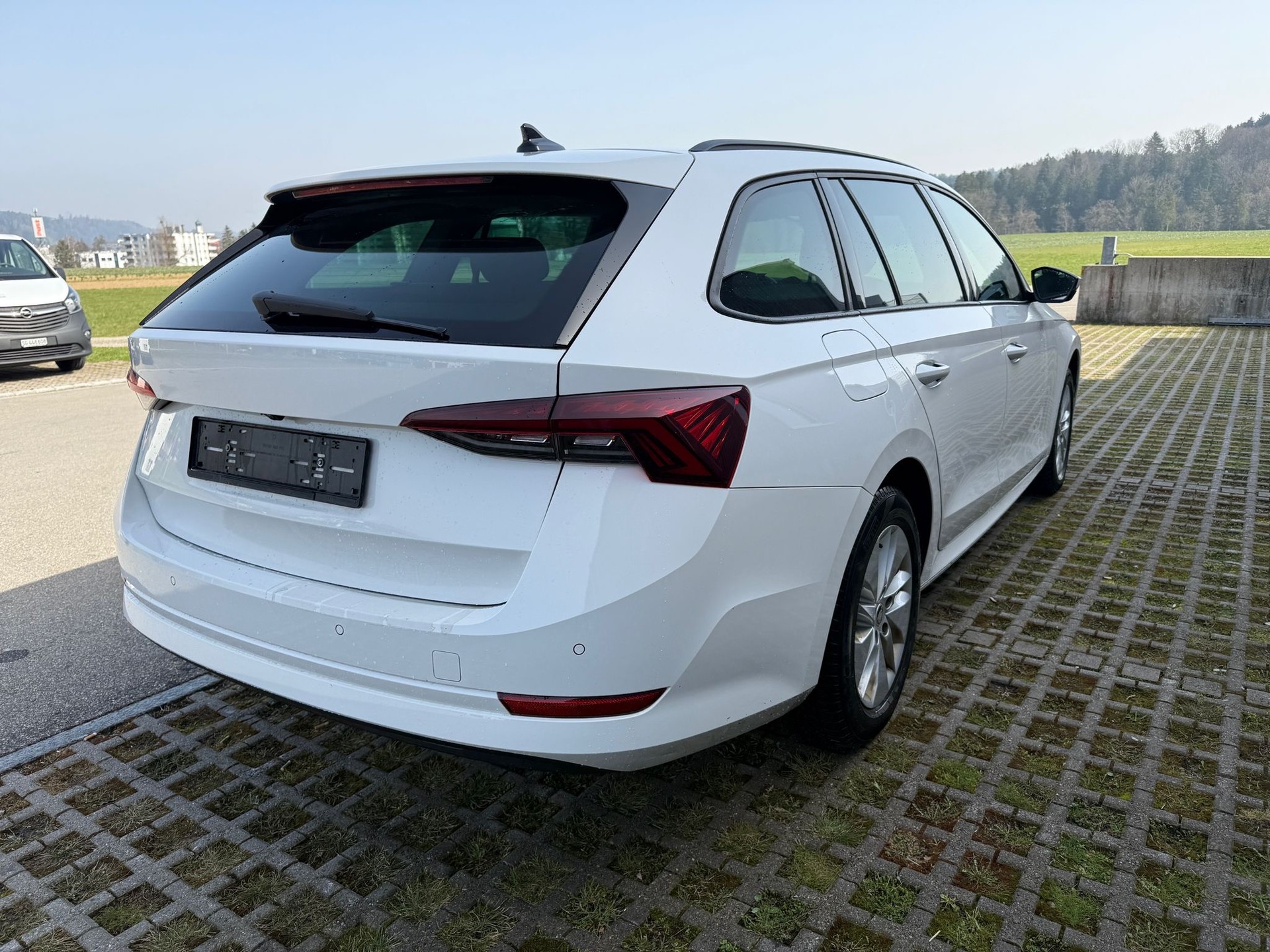 SKODA Octavia Combi 2.0 TDI DSG Ambition 4x4-image-5