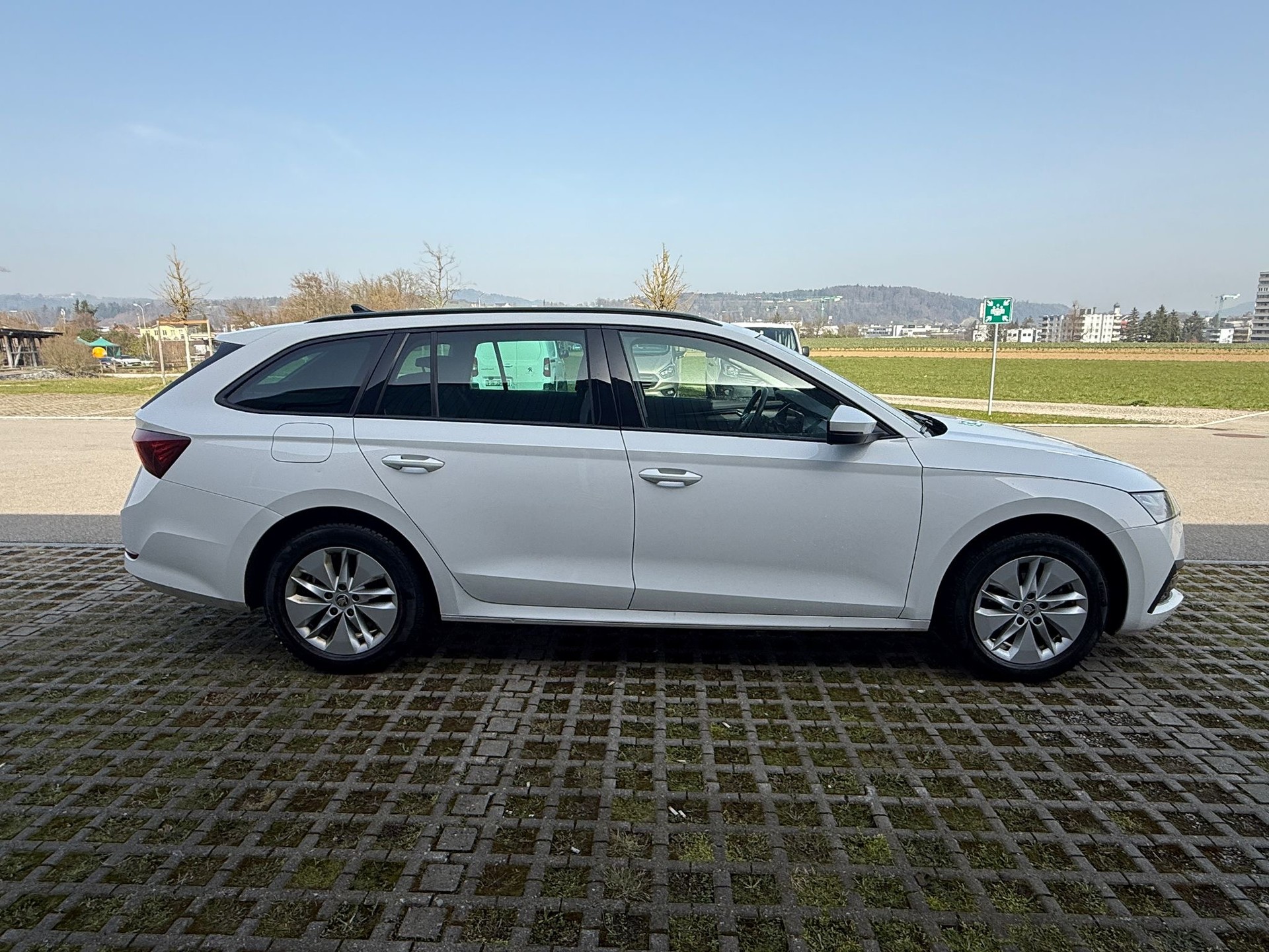 SKODA Octavia Combi 2.0 TDI DSG Ambition 4x4-image-7
