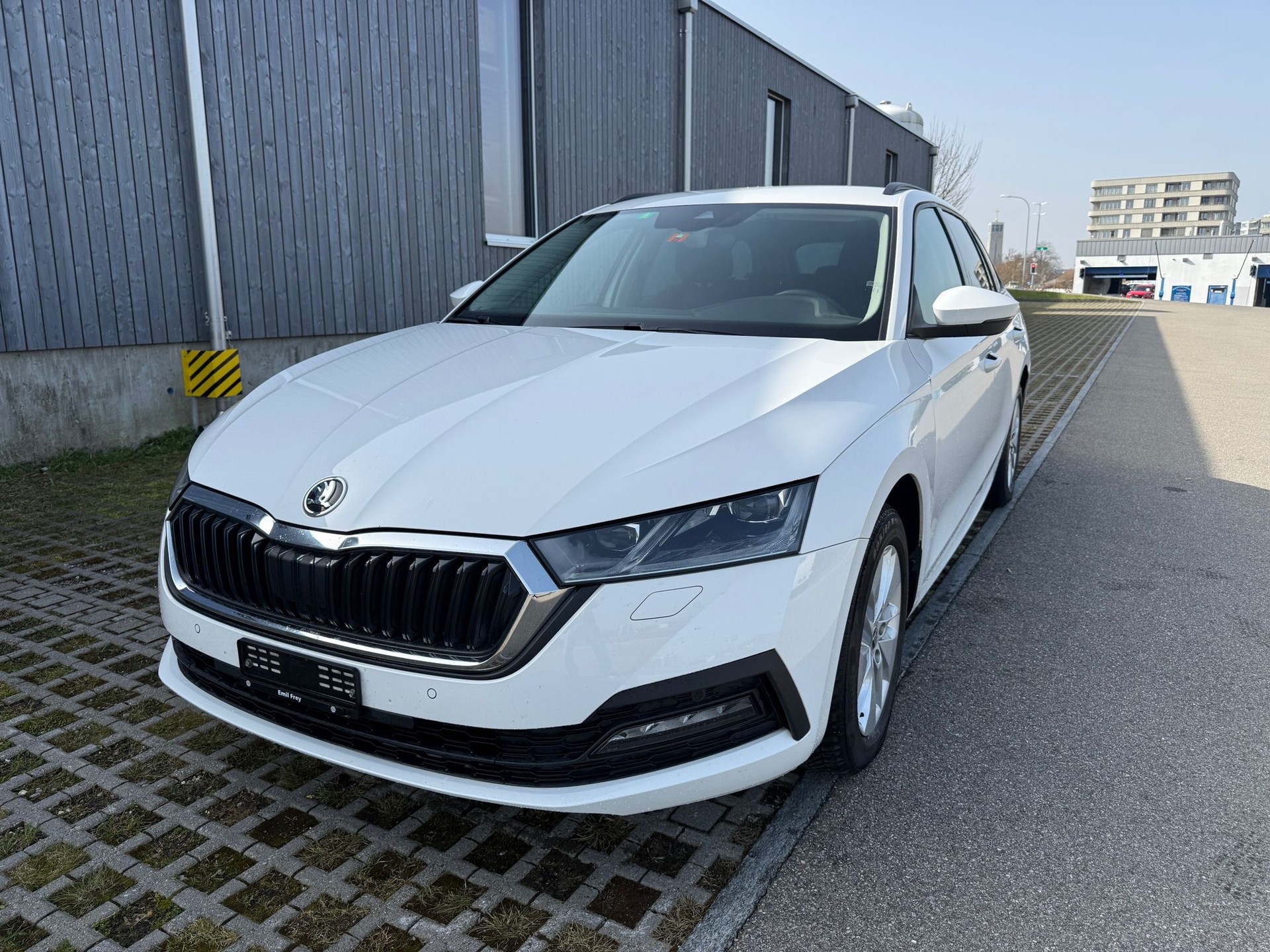 SKODA Octavia Combi 2.0 TDI DSG Ambition 4x4-image-8
