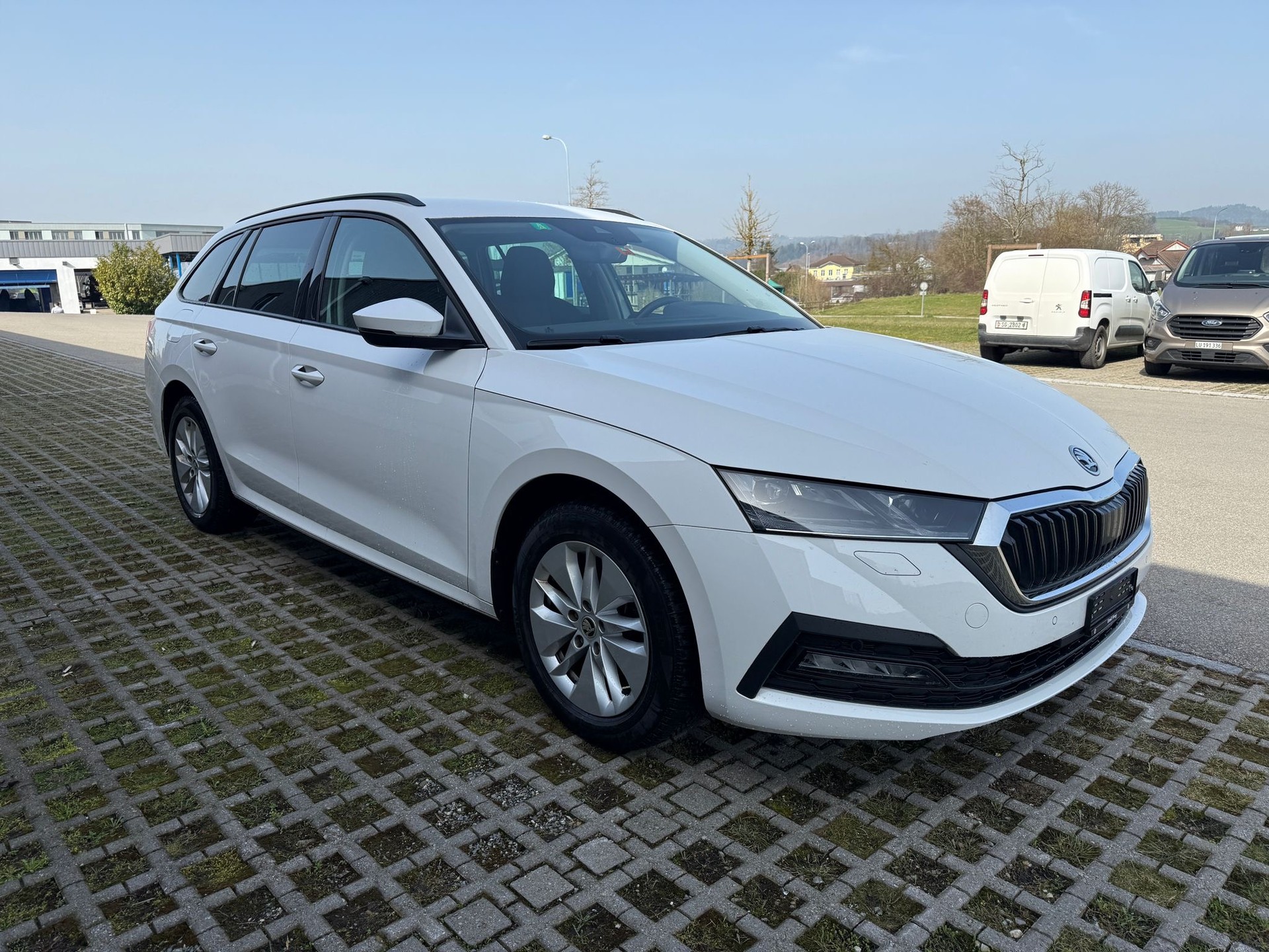 SKODA Octavia Combi 2.0 TDI DSG Ambition 4x4-image-2