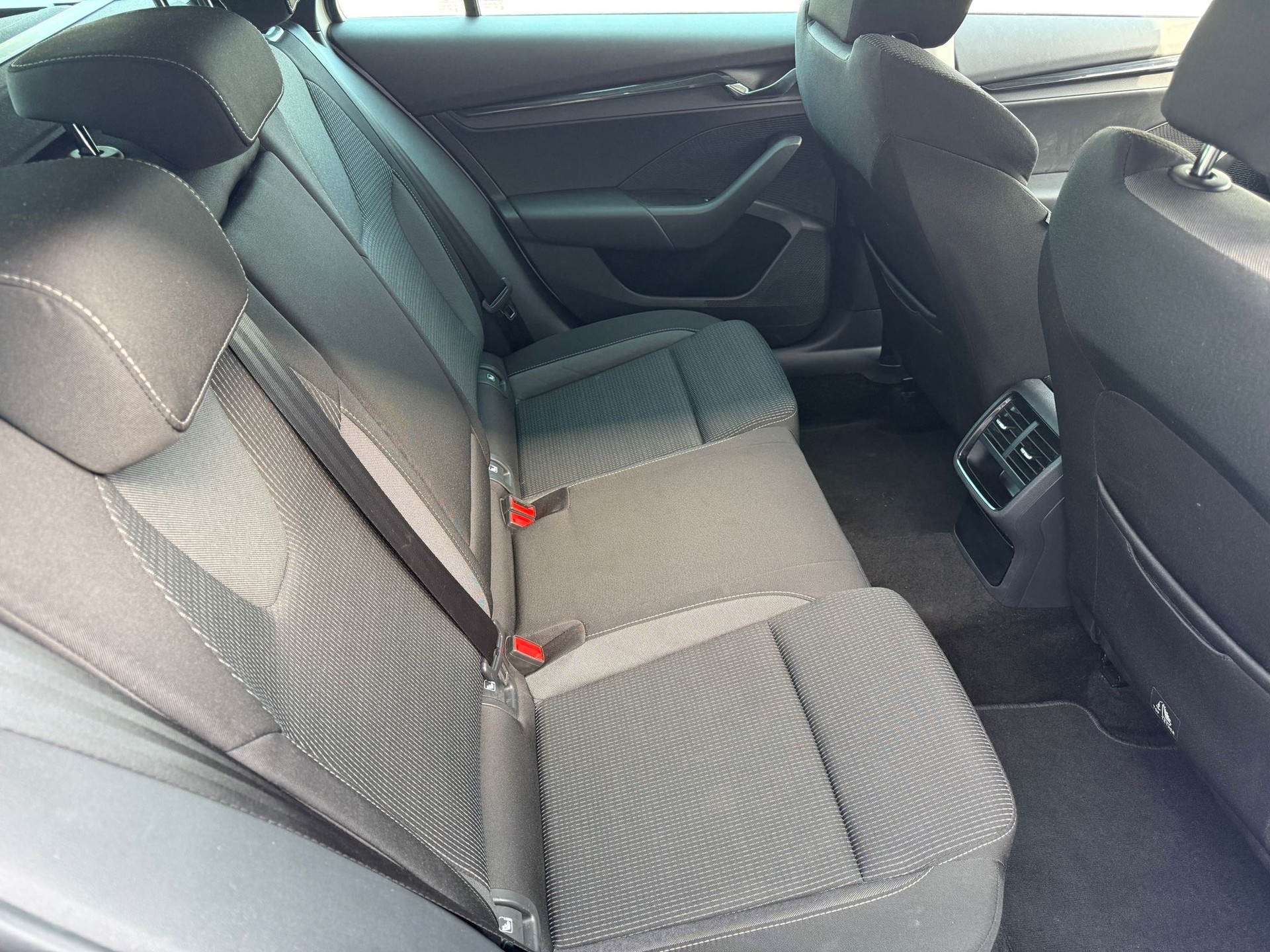 SKODA Octavia Combi 2.0 TDI DSG Ambition 4x4-image-20