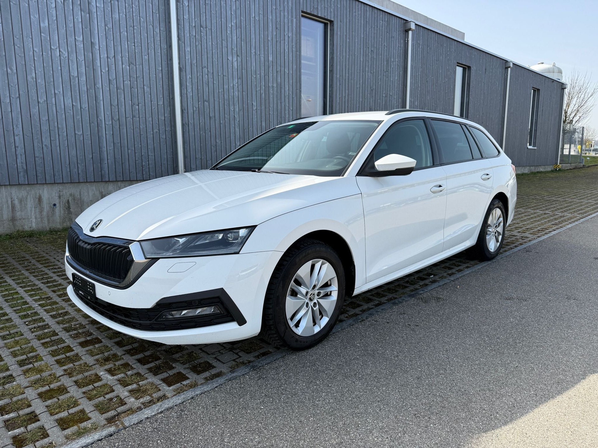 SKODA Octavia Combi 2.0 TDI DSG Ambition 4x4-image-12