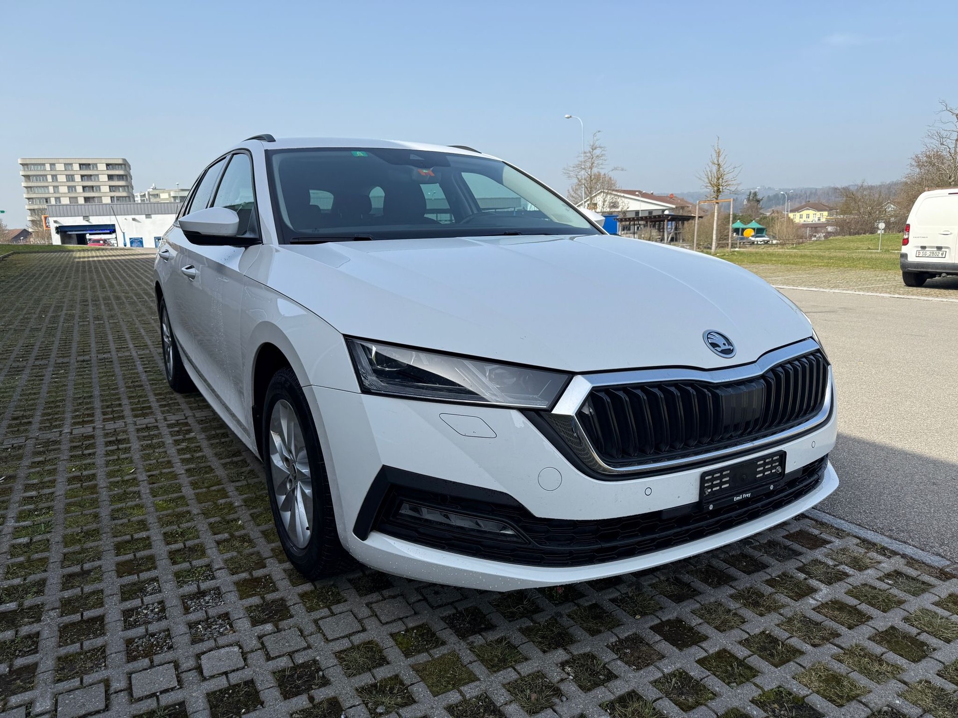 SKODA Octavia Combi 2.0 TDI DSG Ambition 4x4-image-14