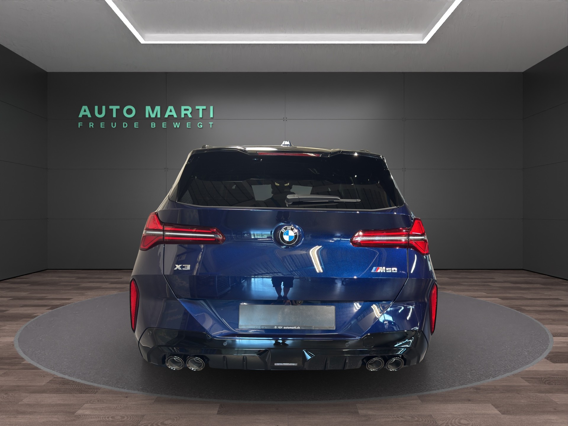 BMW X3 M50i-showroom-element-2