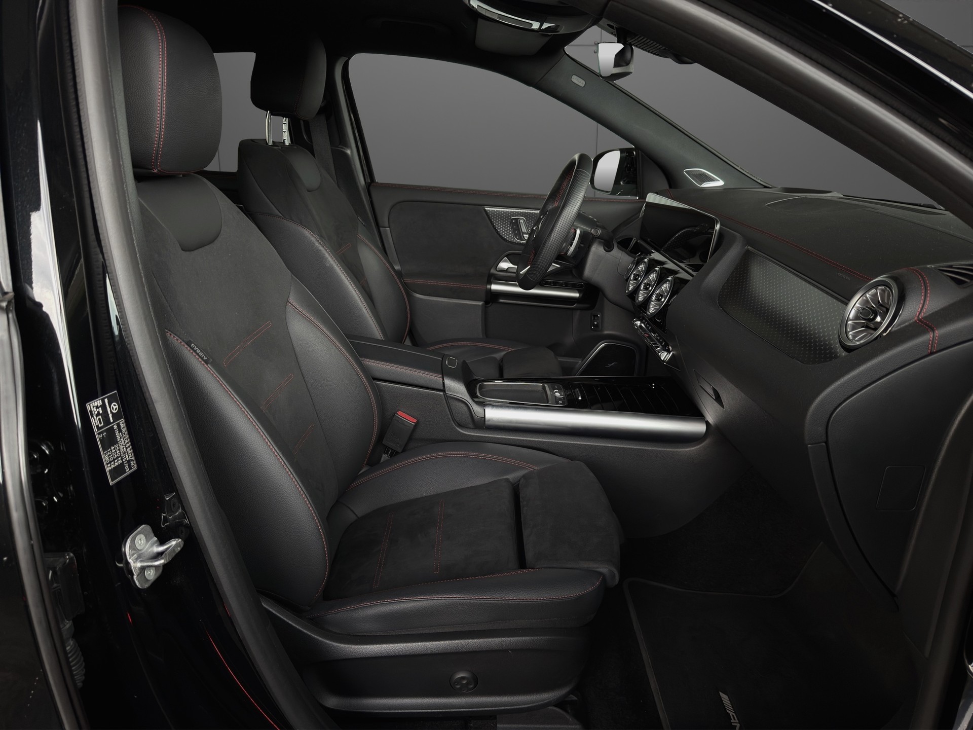 MERCEDES-BENZ EQA 350 66,5 kWh 4Matic Swiss Star-image-11