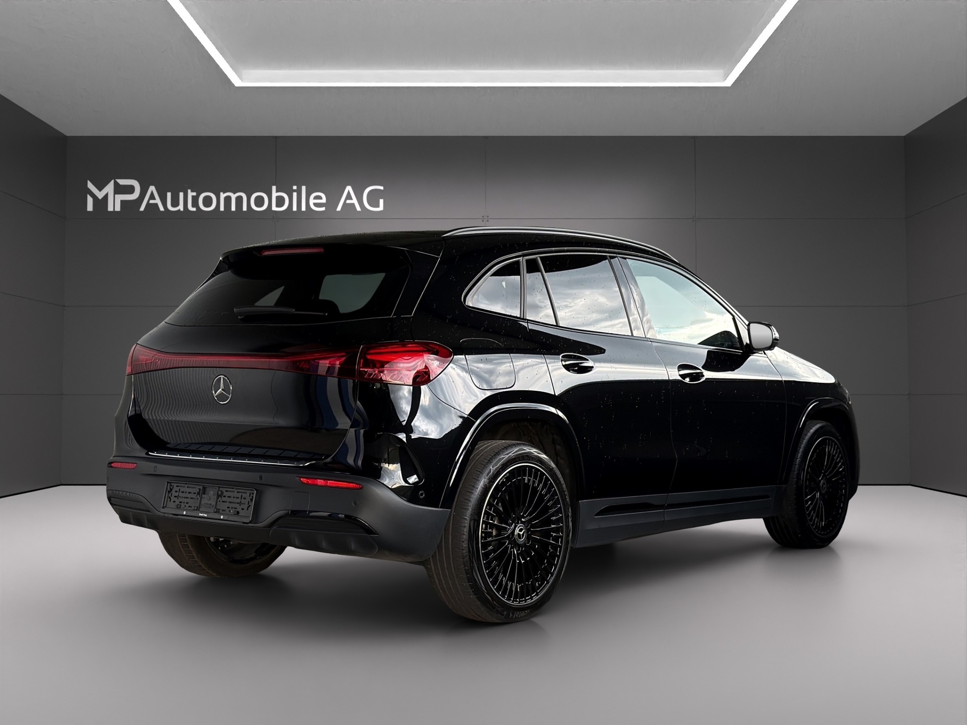 MERCEDES-BENZ EQA 350 66,5 kWh 4Matic Swiss Star-showroom-element-2