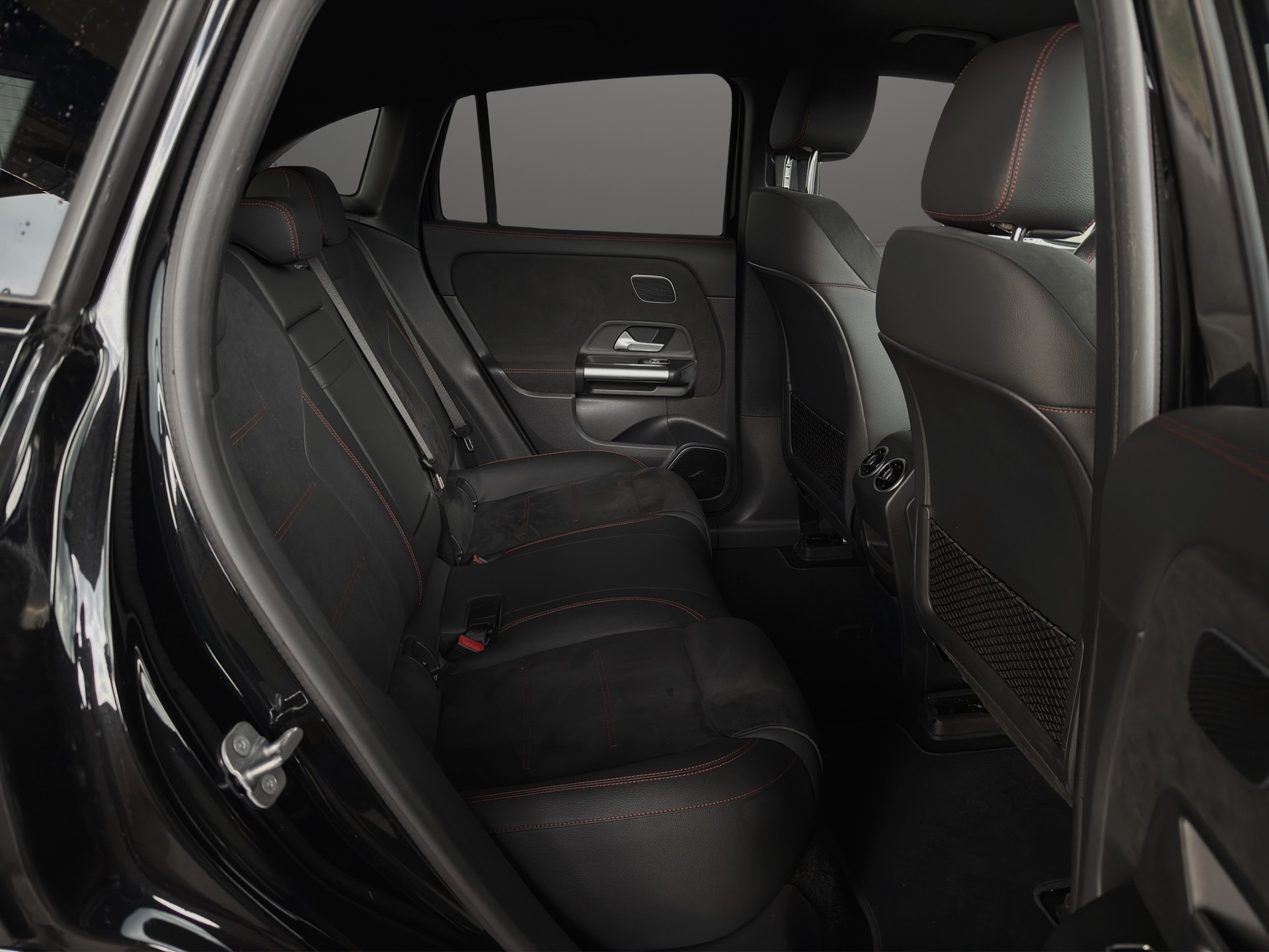 MERCEDES-BENZ EQA 350 66,5 kWh 4Matic Swiss Star-image-10