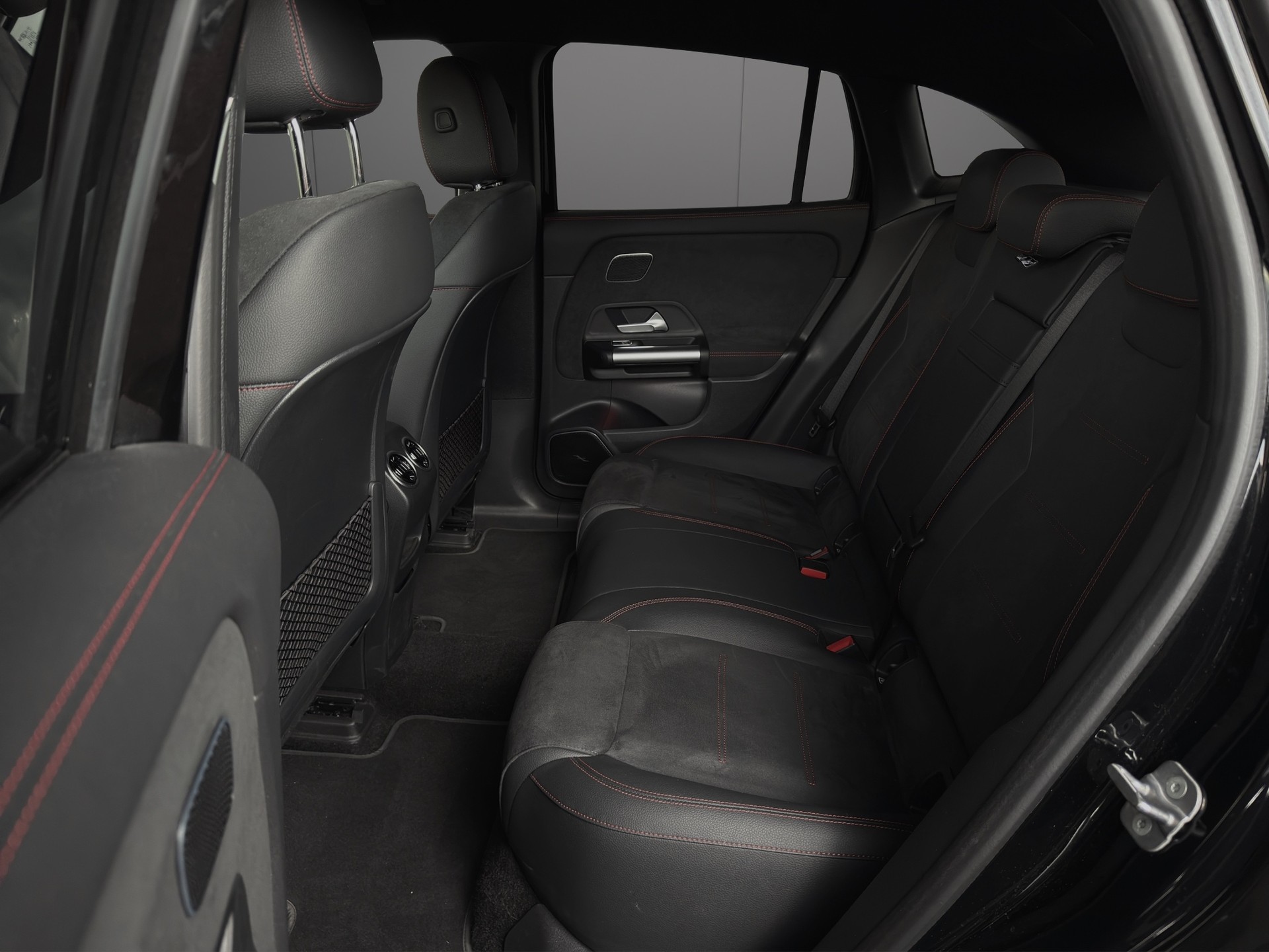 MERCEDES-BENZ EQA 350 66,5 kWh 4Matic Swiss Star-image-9