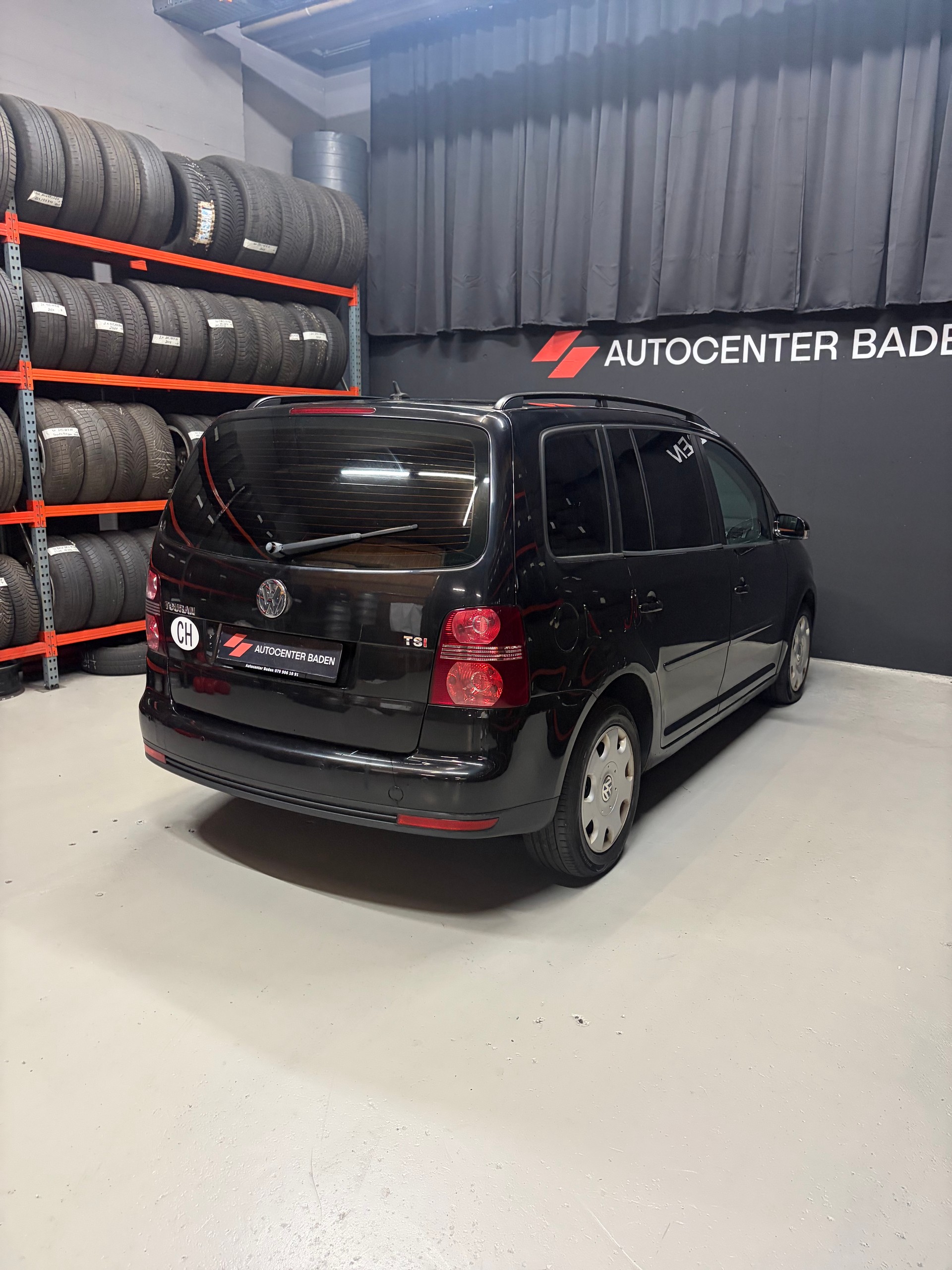 VW Touran 1.4 TSI Highline 7 Platz-image-4