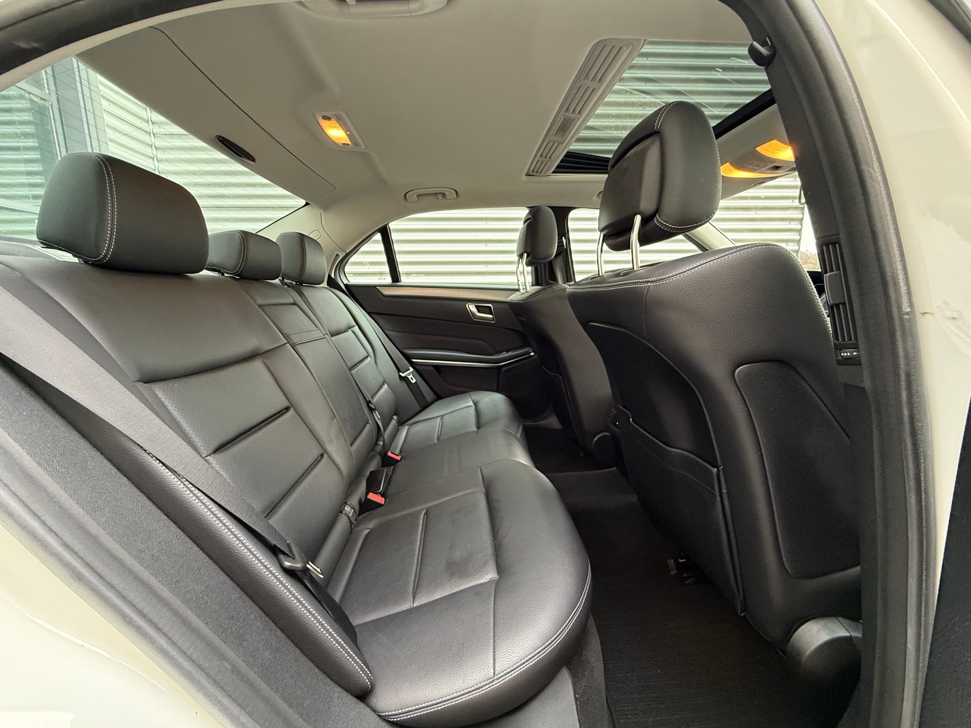 MERCEDES-BENZ E 250 CDI Avantgarde 4Matic 7G-Tronic-image-12
