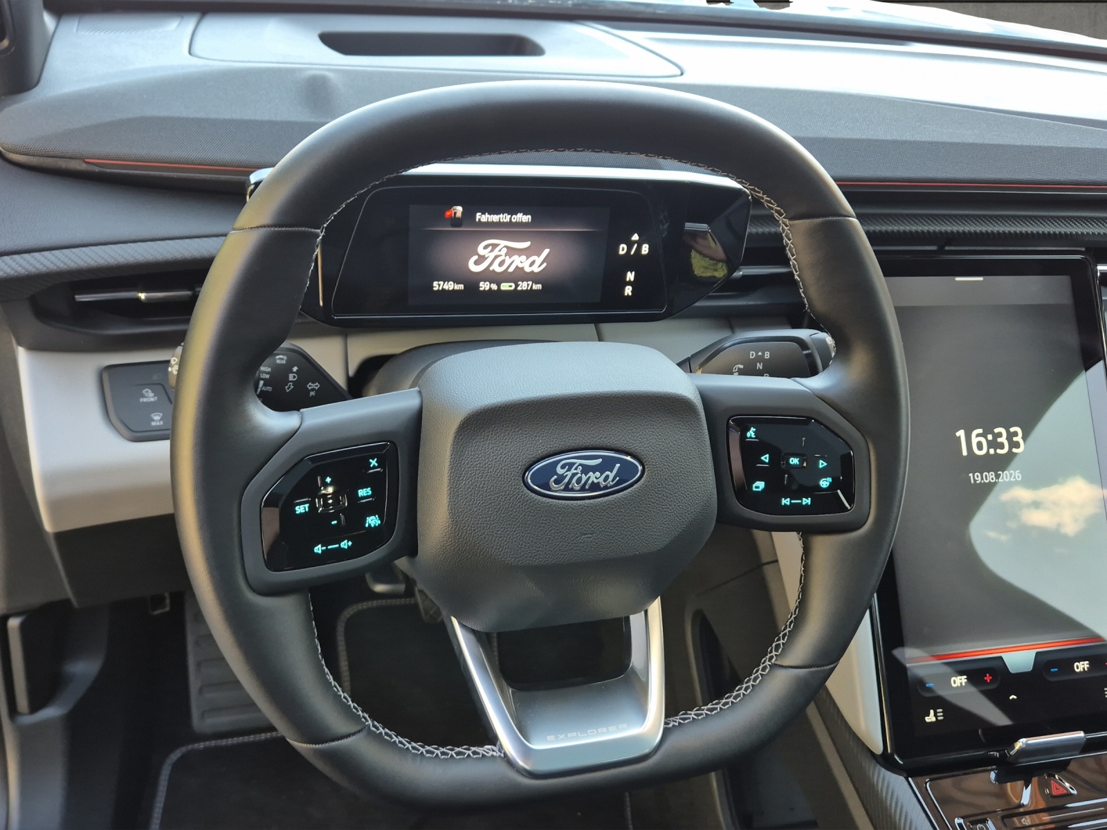 FORD Explorer Elektro 77kWh Extended Range*Panoramadach*Head Up Display*360°Kamera*Anhängerkupplung*-image-19
