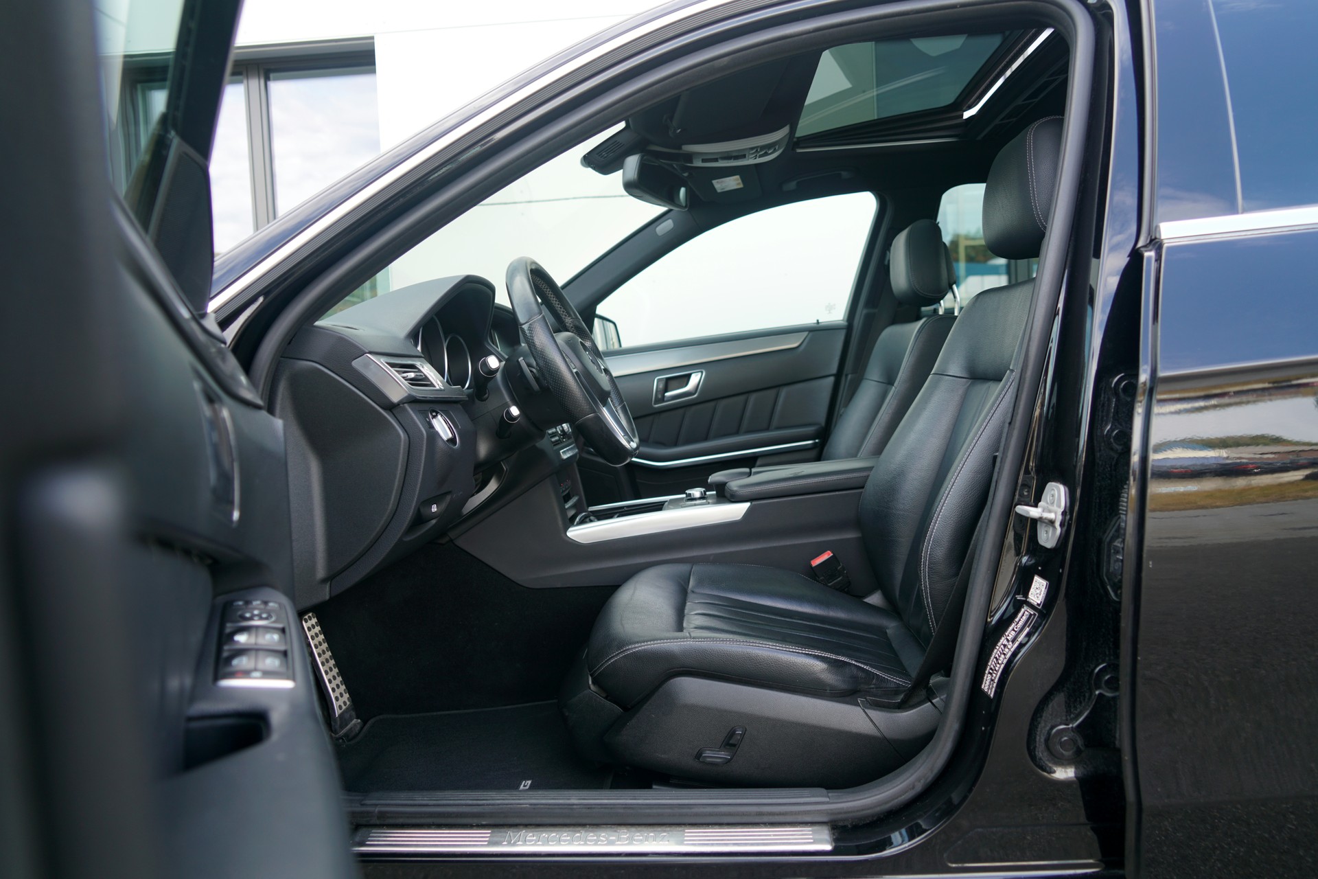MERCEDES-BENZ E 250 CDI Sport-Paket AMG Avantgarde 4Matic 7G-Tronic (CH)-image-4