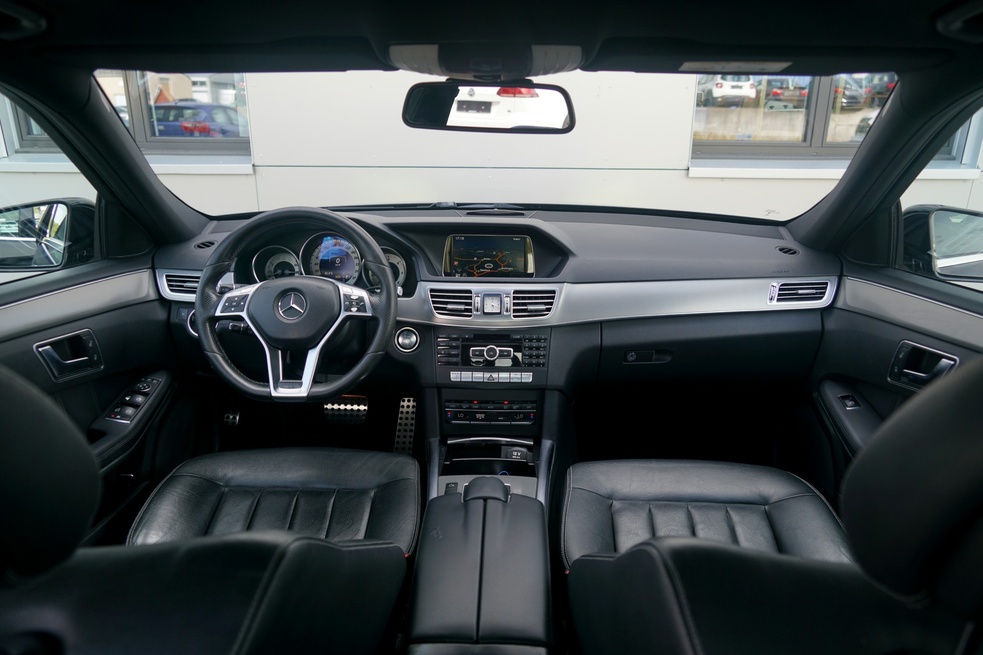 MERCEDES-BENZ E 250 CDI Sport-Paket AMG Avantgarde 4Matic 7G-Tronic (CH)-image-14