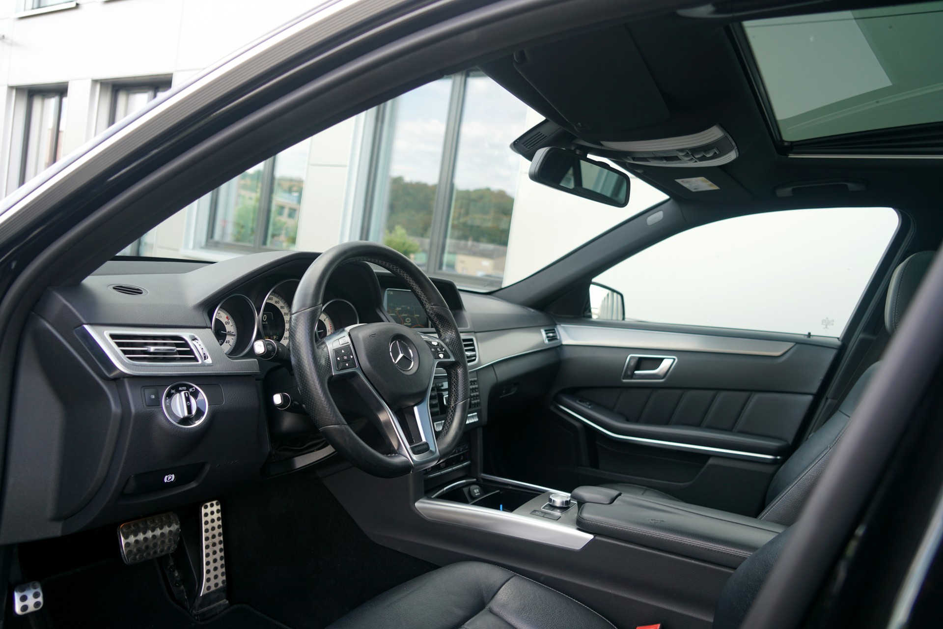 MERCEDES-BENZ E 250 CDI Sport-Paket AMG Avantgarde 4Matic 7G-Tronic (CH)-image-3