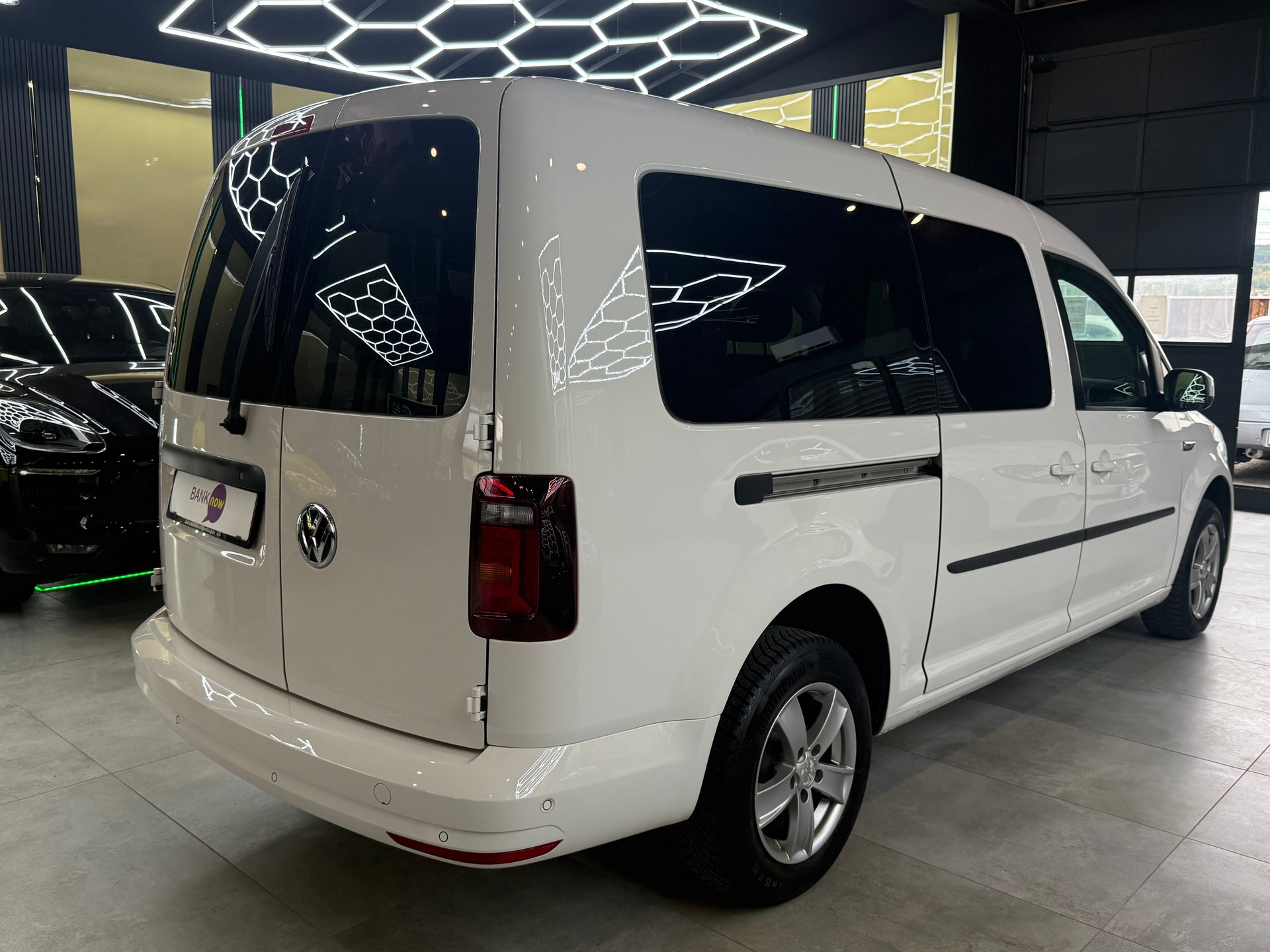 VW Caddy Maxi 2.0TDI BlueMotion Technology DSG-image-4