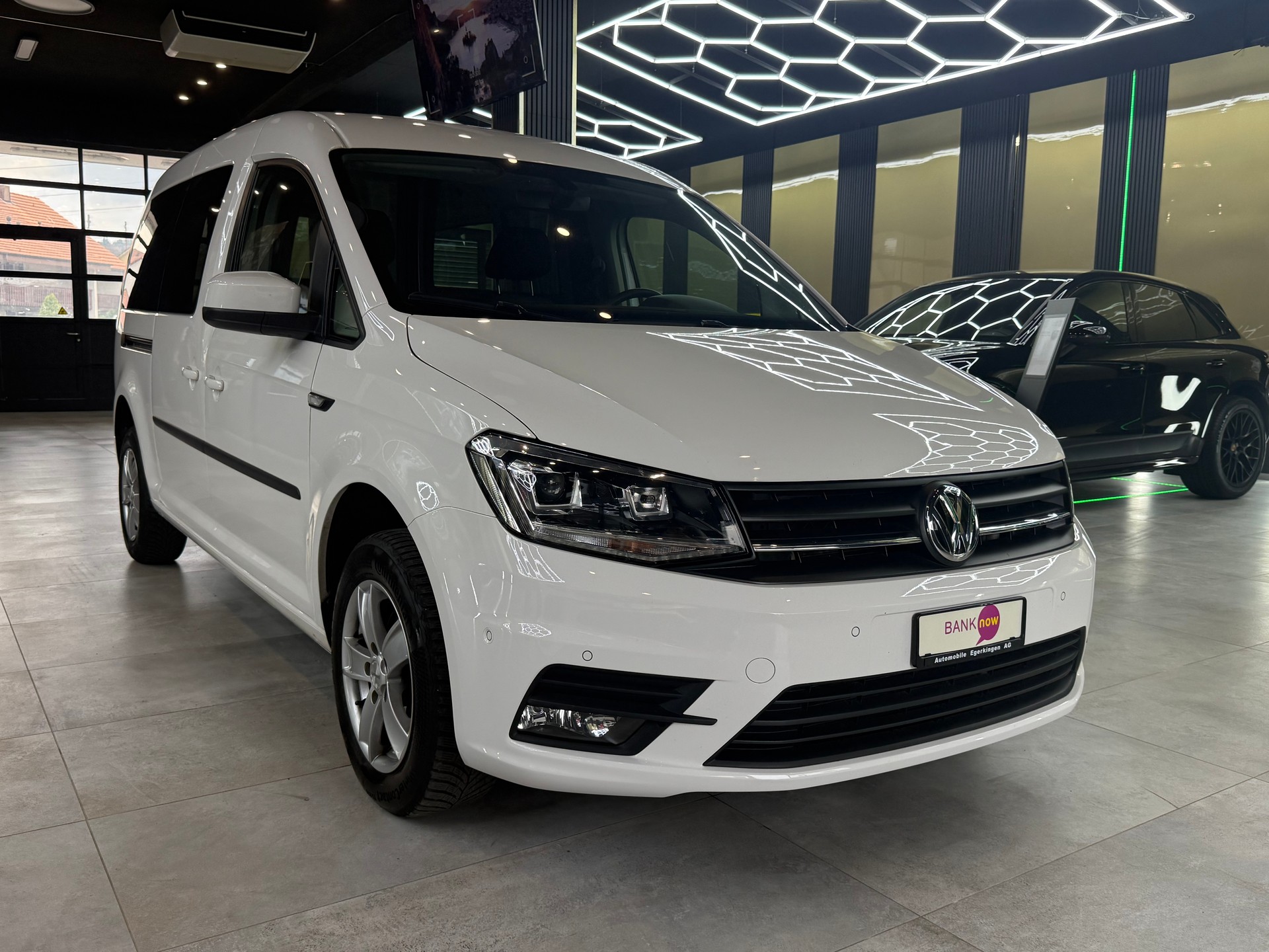 VW Caddy Maxi 2.0TDI BlueMotion Technology DSG-image-2
