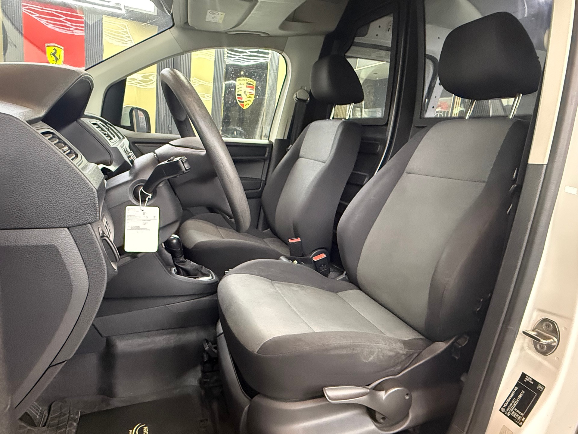 VW Caddy Maxi 2.0TDI BlueMotion Technology DSG-image-9