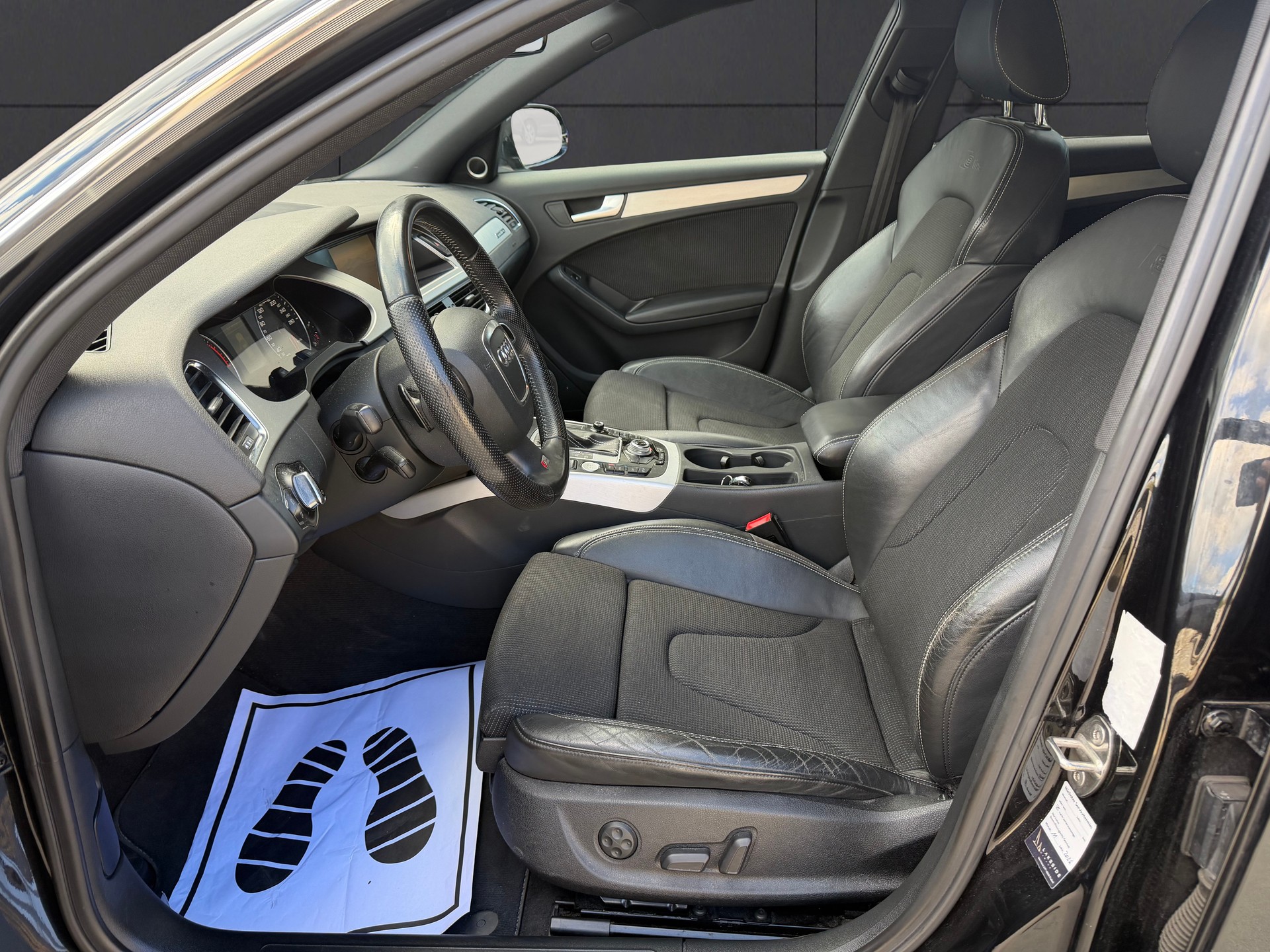 AUDI A4 Avant 2.0 TFSI quattro S-tronic-image-9