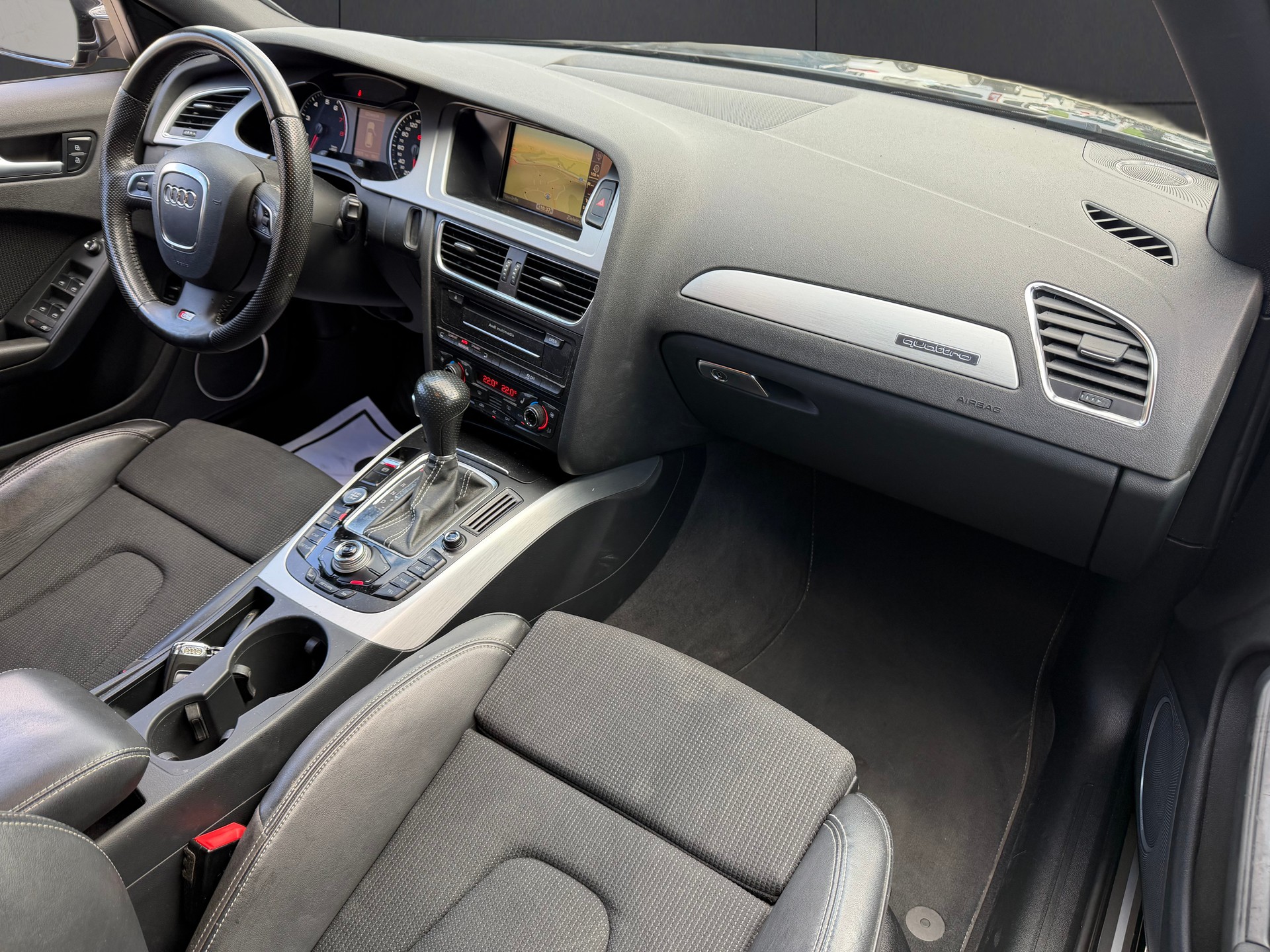 AUDI A4 Avant 2.0 TFSI quattro S-tronic-image-13