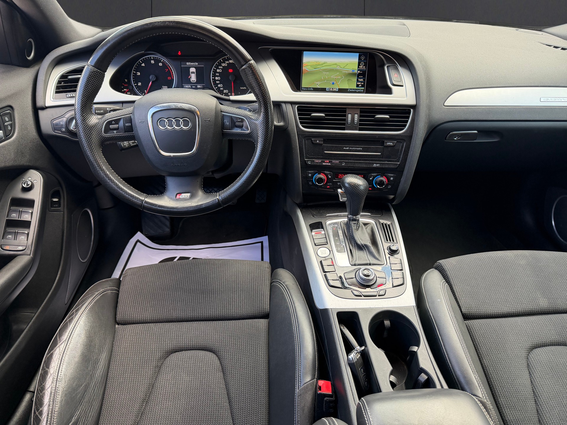 AUDI A4 Avant 2.0 TFSI quattro S-tronic-image-10