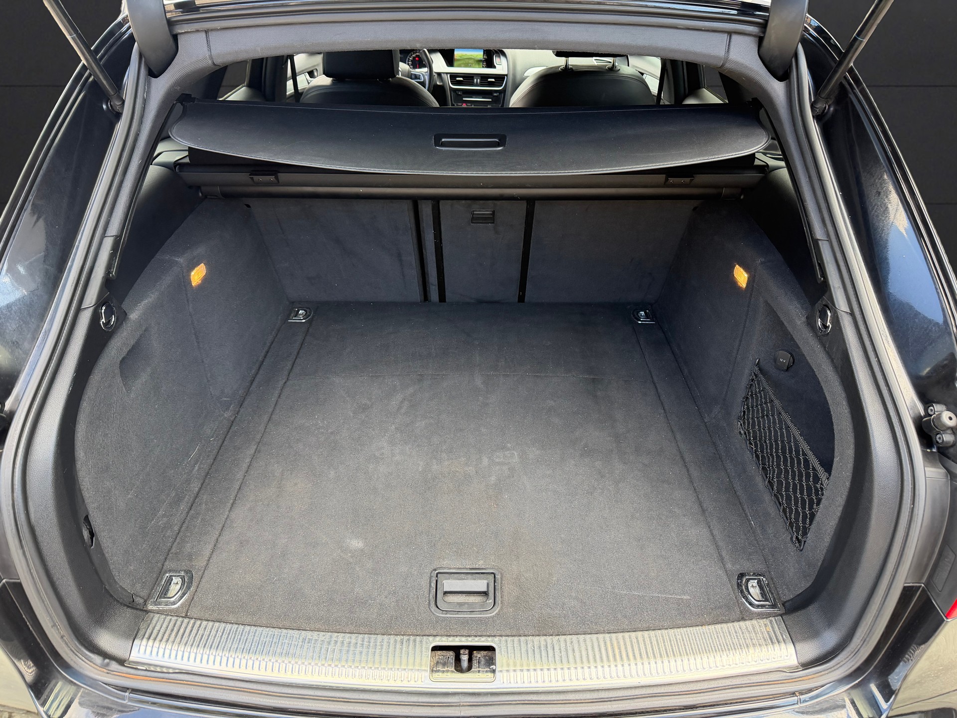 AUDI A4 Avant 2.0 TFSI quattro S-tronic-image-22