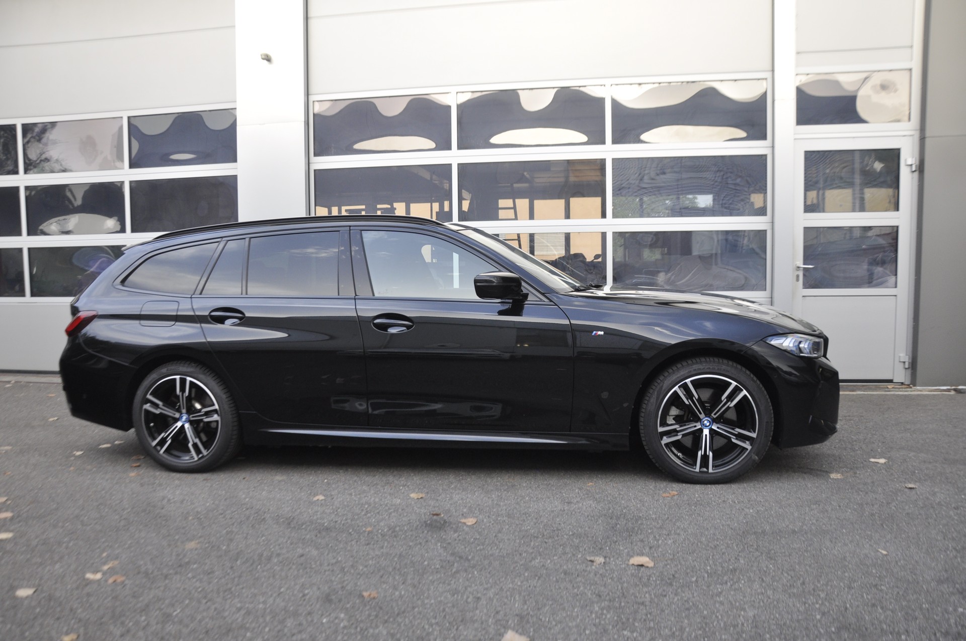 BMW 320e xDrive Touring Steptronic M Sport Pro-image-1