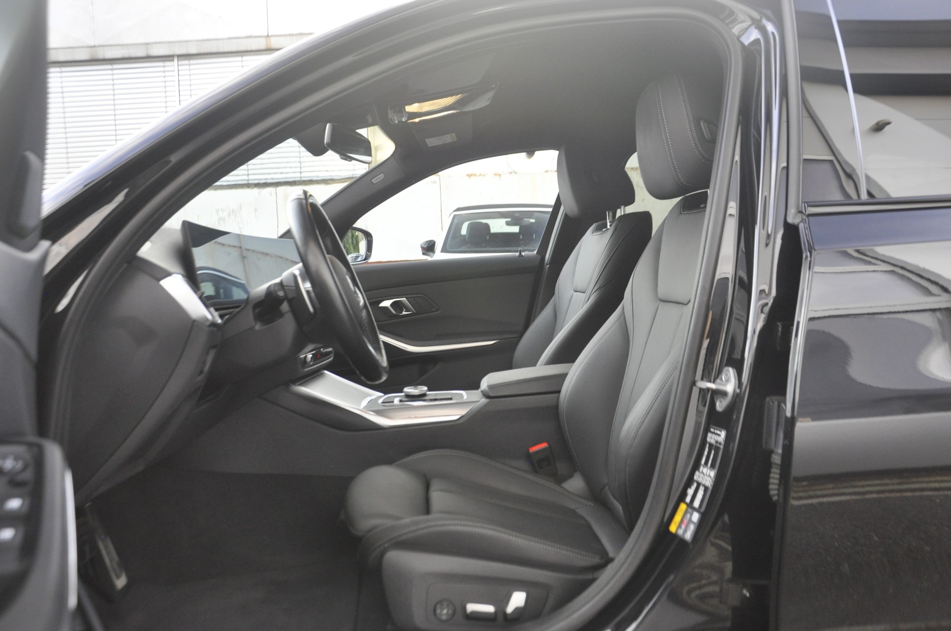 BMW 320e xDrive Touring Steptronic M Sport Pro-image-4