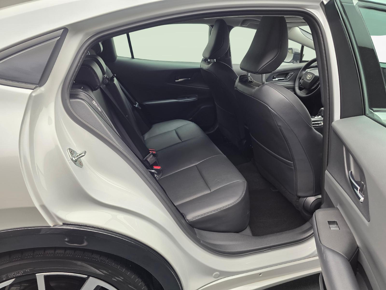 TOYOTA Prius 2.0 Plug-In-Hybrid Premium-image-10