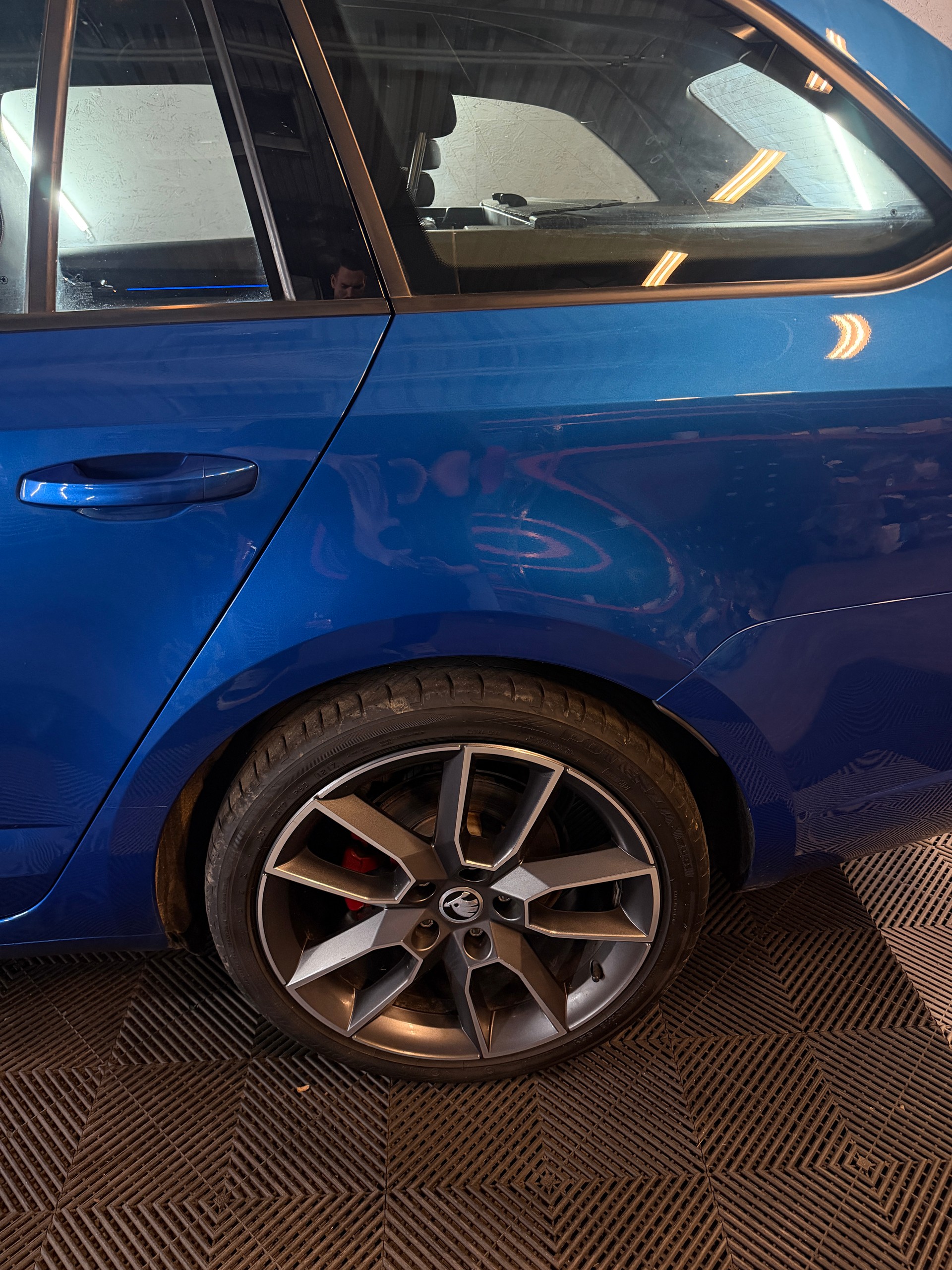 SKODA Octavia Combi 2.0 TDI RS 4x4 DSG-image-26