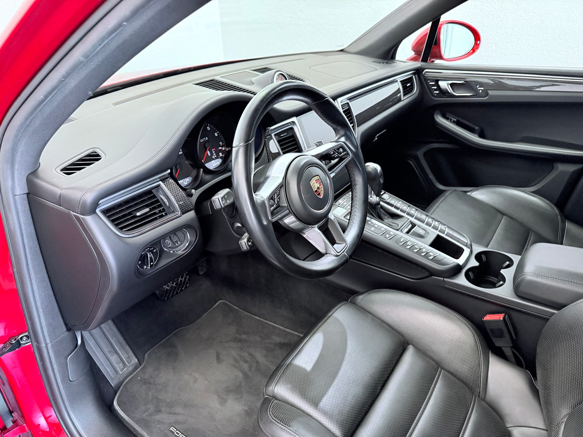 PORSCHE Macan GTS PDK-image-12