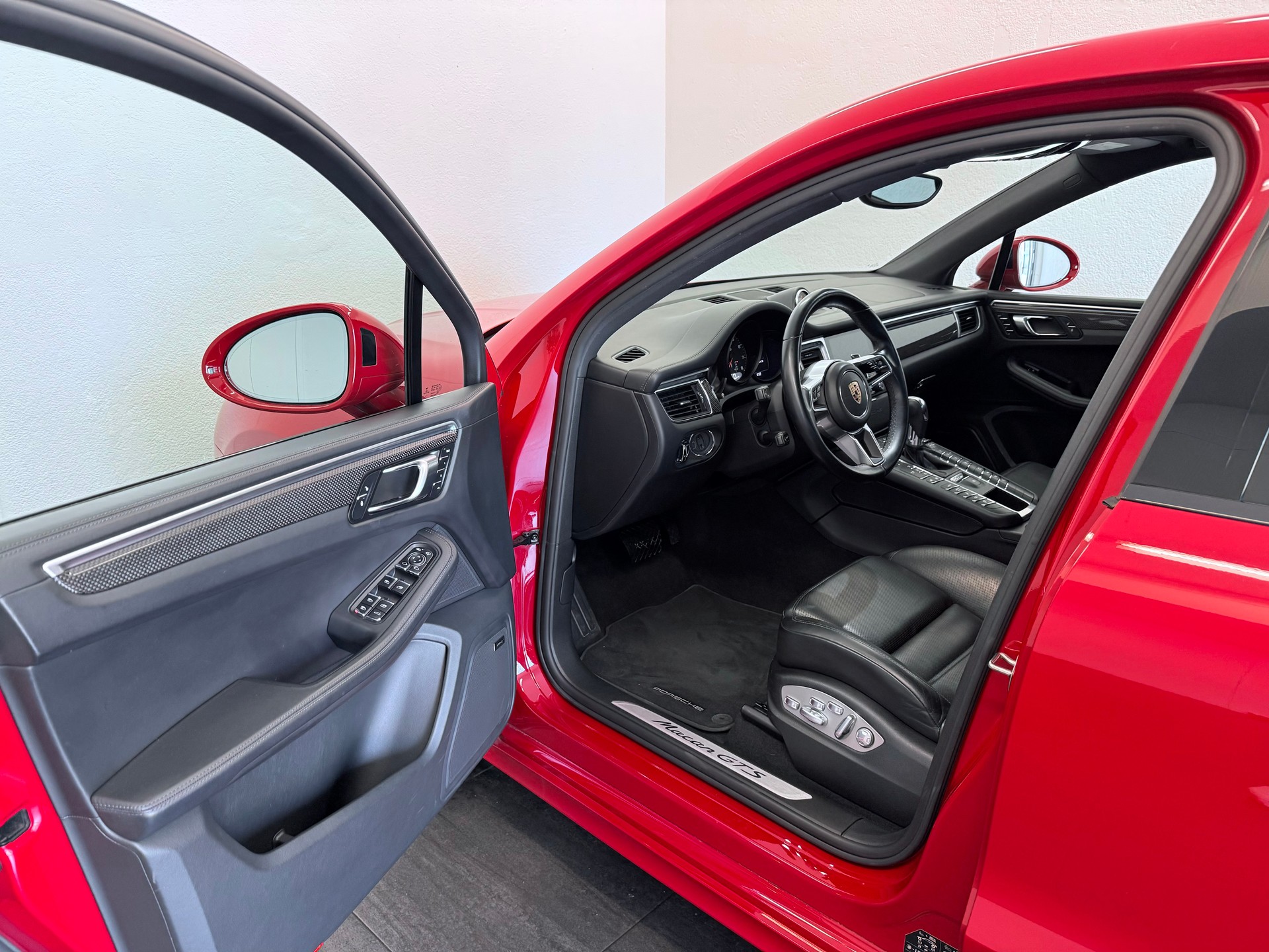 PORSCHE Macan GTS PDK-image-11