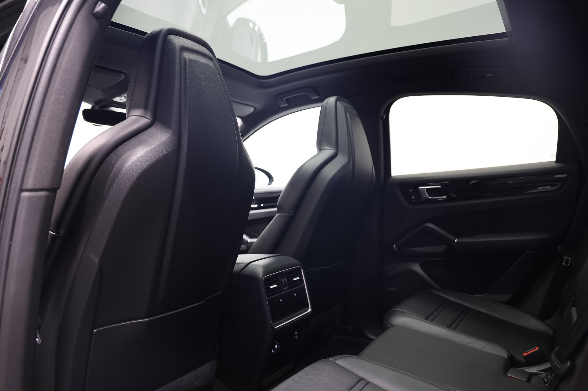 PORSCHE Cayenne Coupé *CH-Fahrzeug*Porsche Approved bis 29.07.2027*AHK 3500kg*-image-17