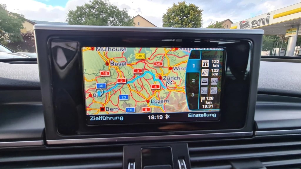 AUDI A6 Avant 2.0 TDI quattro S-tronic ** S-Line Modell ** Gr-Navi ** RF-Kamera ** Sitzheizung ** Totwinkel-Assistent ** Ab MFK **-image-8