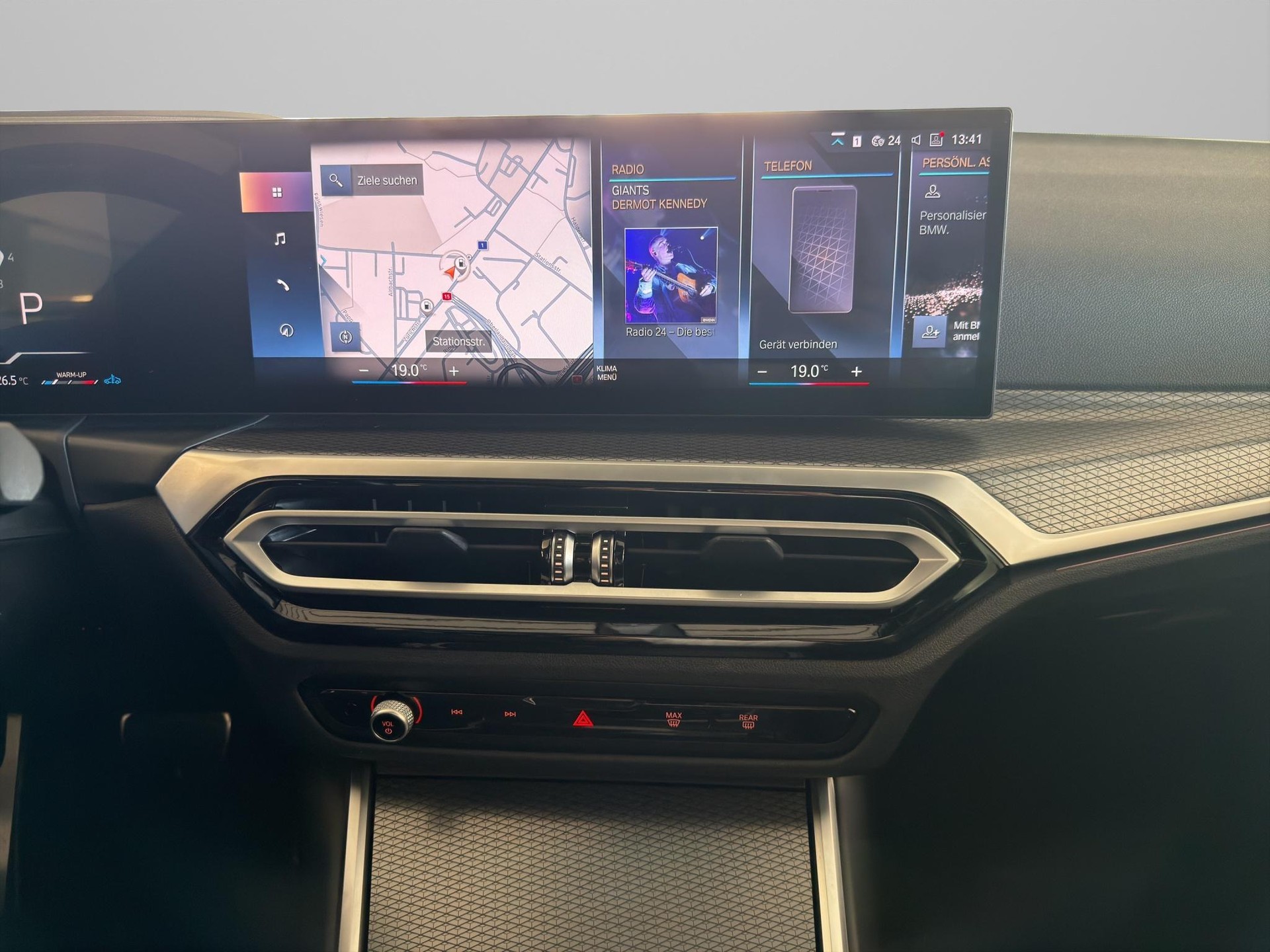 BMW 330i xDrive Touring MSport *CH-Fahrzeug**AHK**Driving Assistant Professional**BMW Neuwagenschluss Garantie**Panorama-Glasdach*-image-14