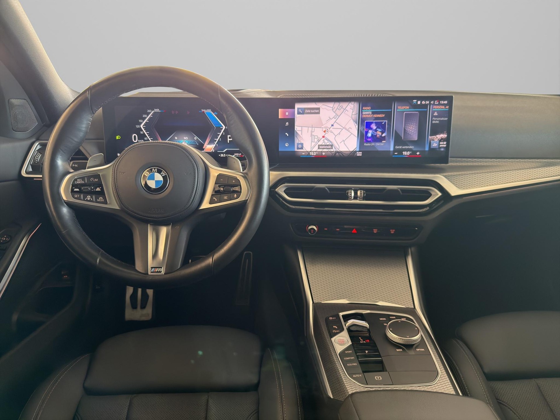 BMW 330i xDrive Touring MSport *CH-Fahrzeug**AHK**Driving Assistant Professional**BMW Neuwagenschluss Garantie**Panorama-Glasdach*-image-12