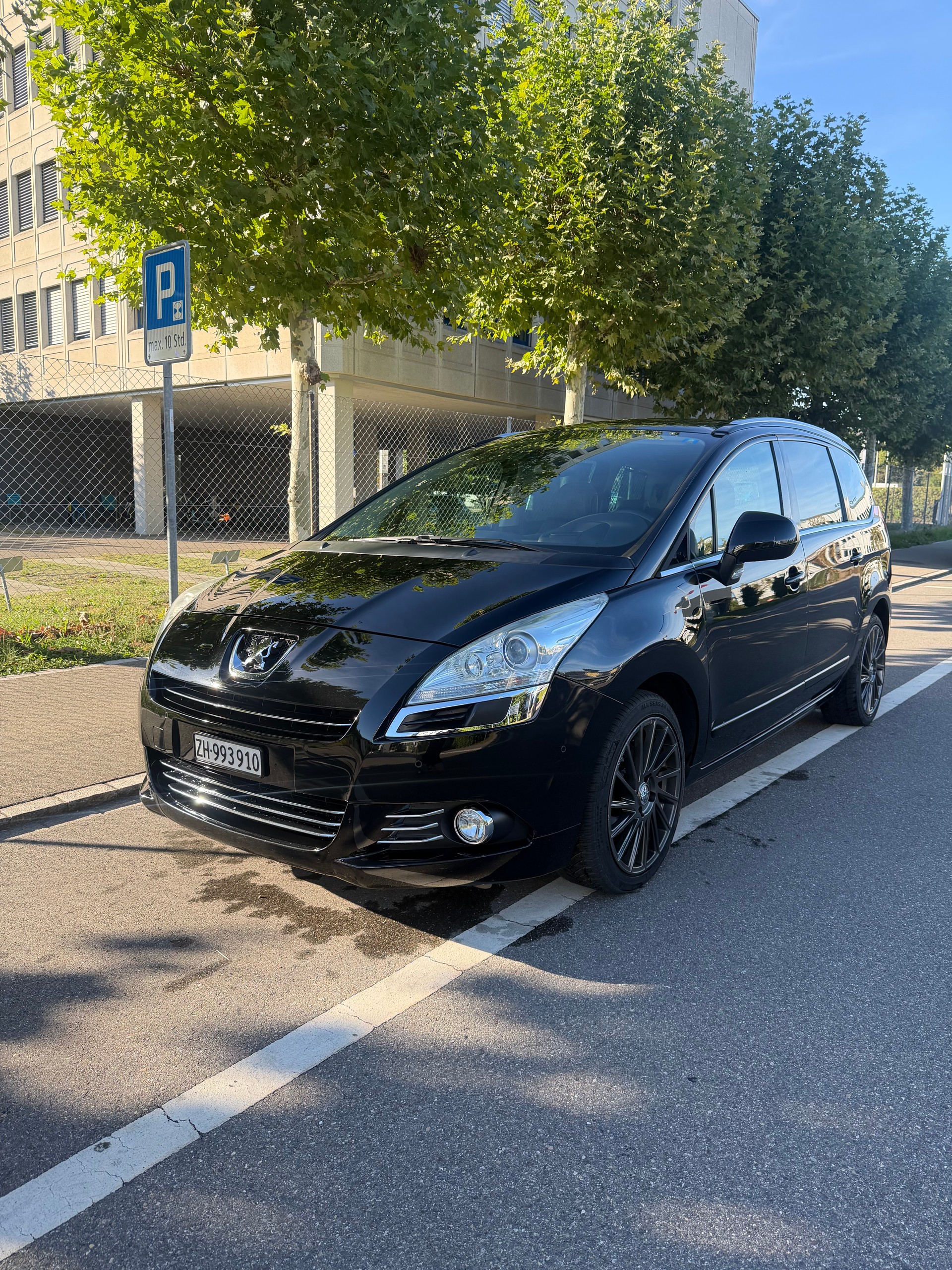 PEUGEOT 5008 1.6 16V T Sport Pack Automatic-image-0
