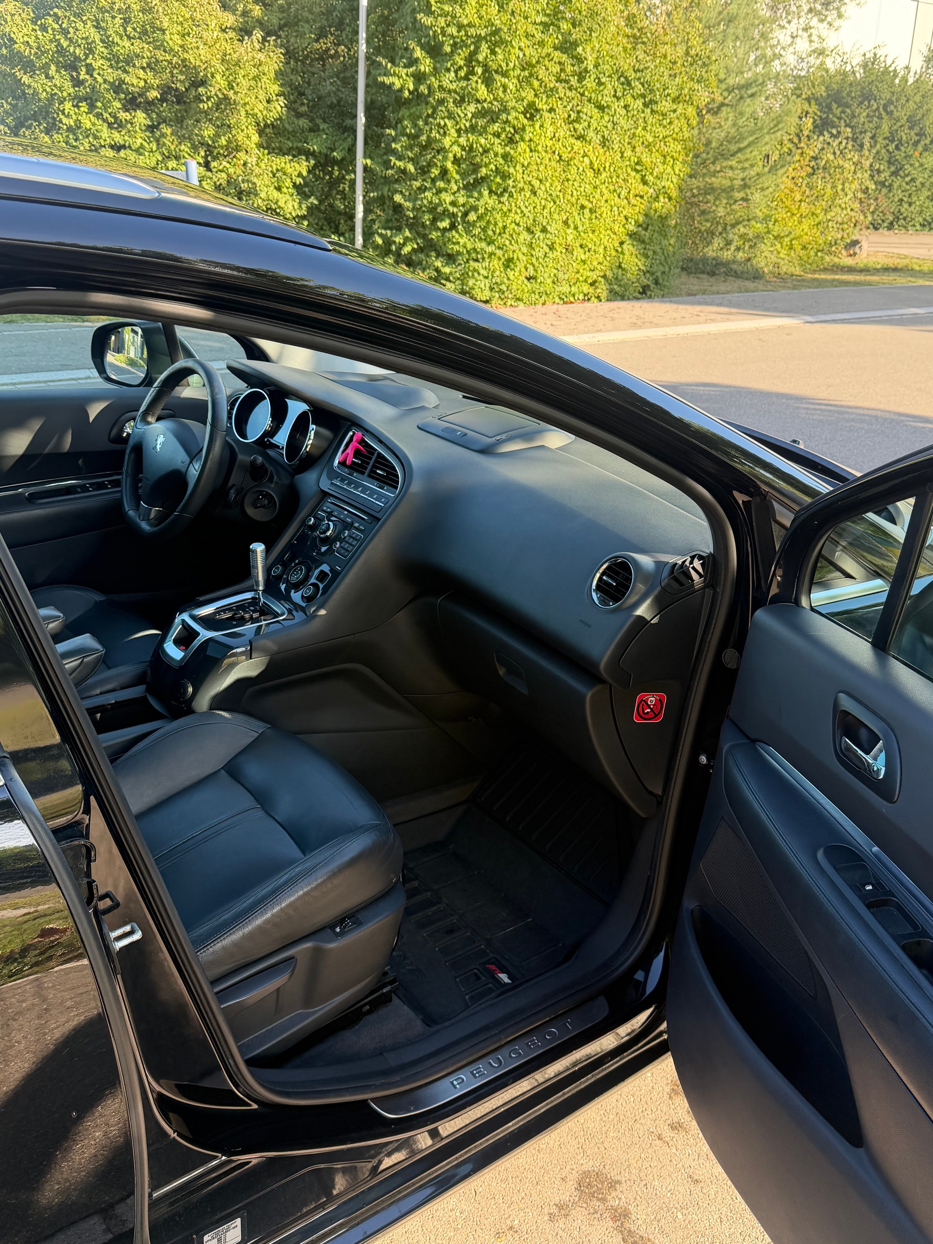 PEUGEOT 5008 1.6 16V T Sport Pack Automatic-image-9